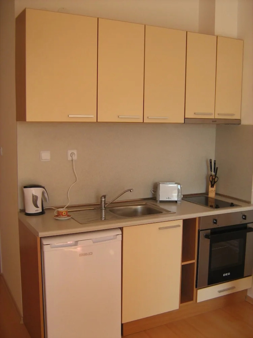 Quiet Family Apartment in Sunny Day