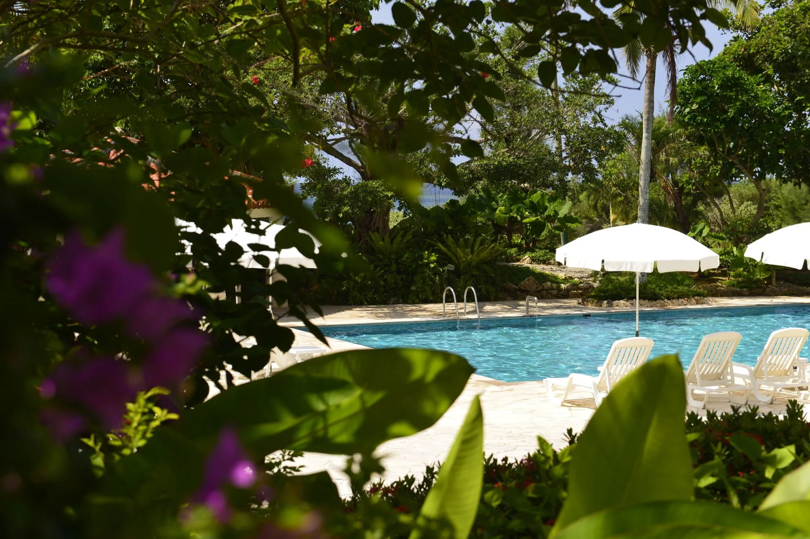 Hotel Breezebay Marina