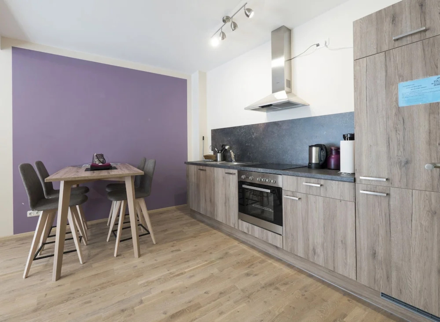 Weinbar und Hotel FahrAway