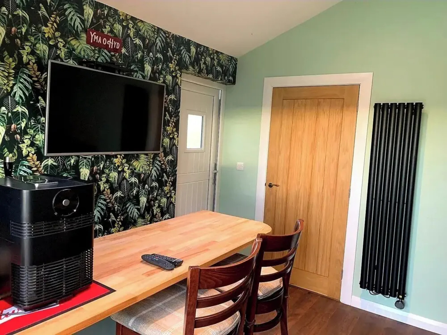 Y Caban-the Cabin-1 Bed-sleeps 2-parking-fast Wifi