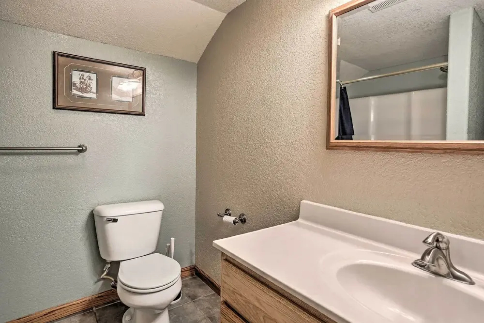 Lead Apartment ~ 5 Mi to Terry Peak Skiing!