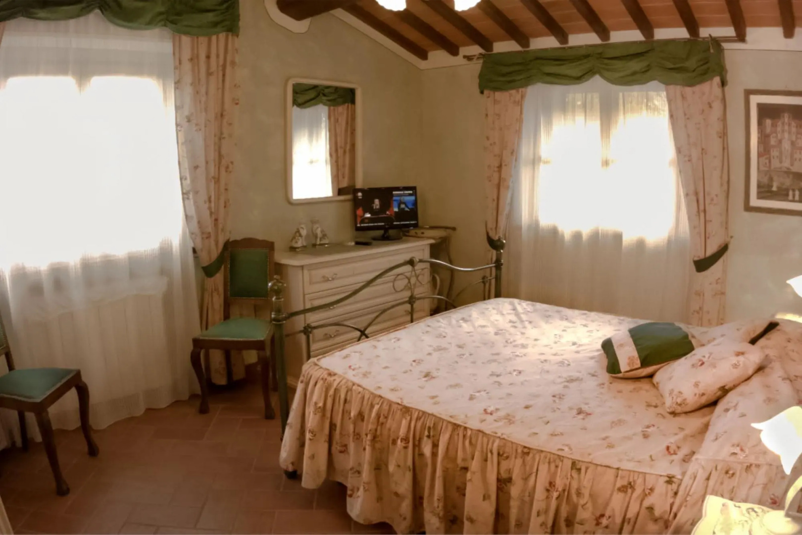 Beautiful villa sleeps 8 with private garden and pool-VILLA AGRIROSA