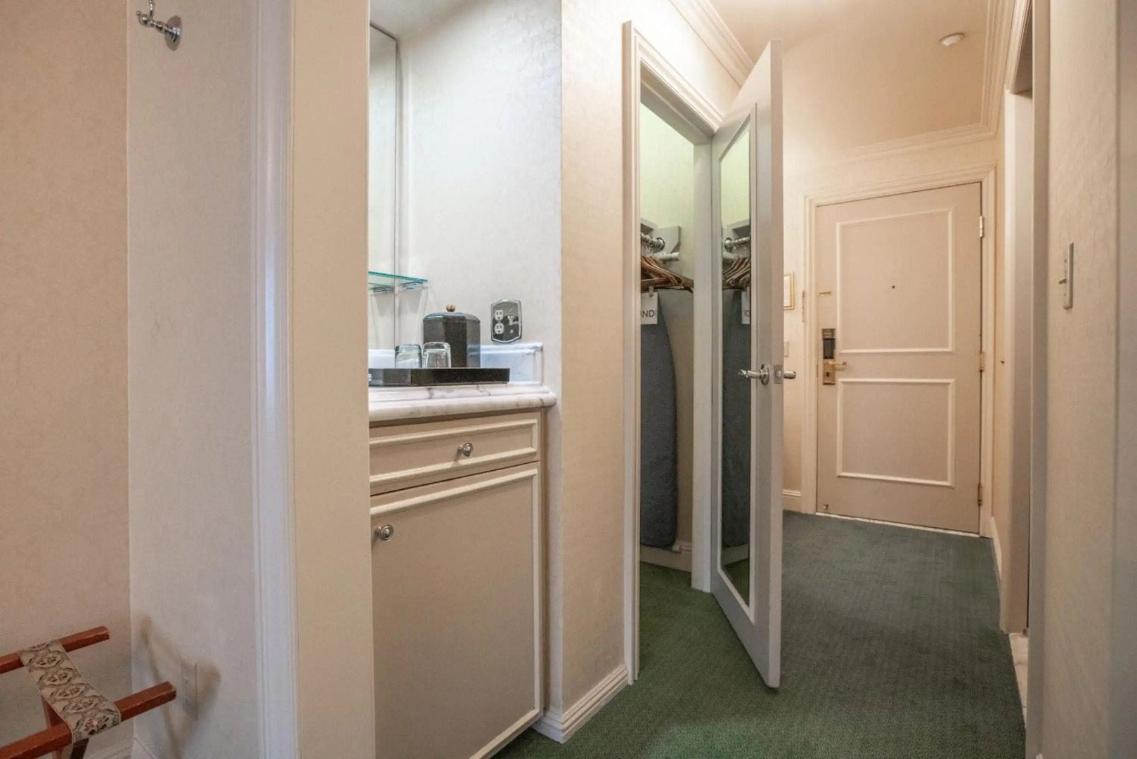 Bristol Hotel, Boutique Collection