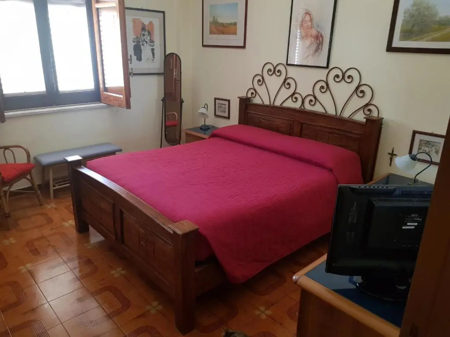 Villa del Golfo Urio with swimming pool shared by the two apartments