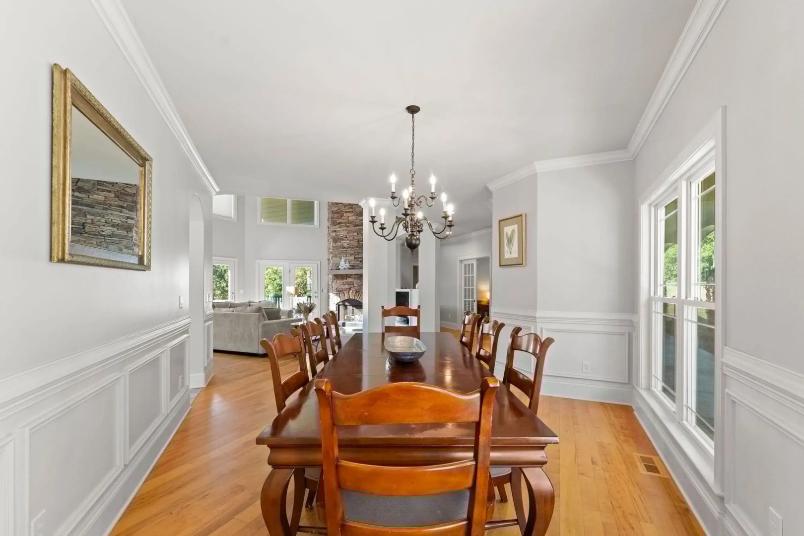 Lakefront 6bdr, Priv Dock, Game Room, Firepit Jake's Lake House by Avantstay