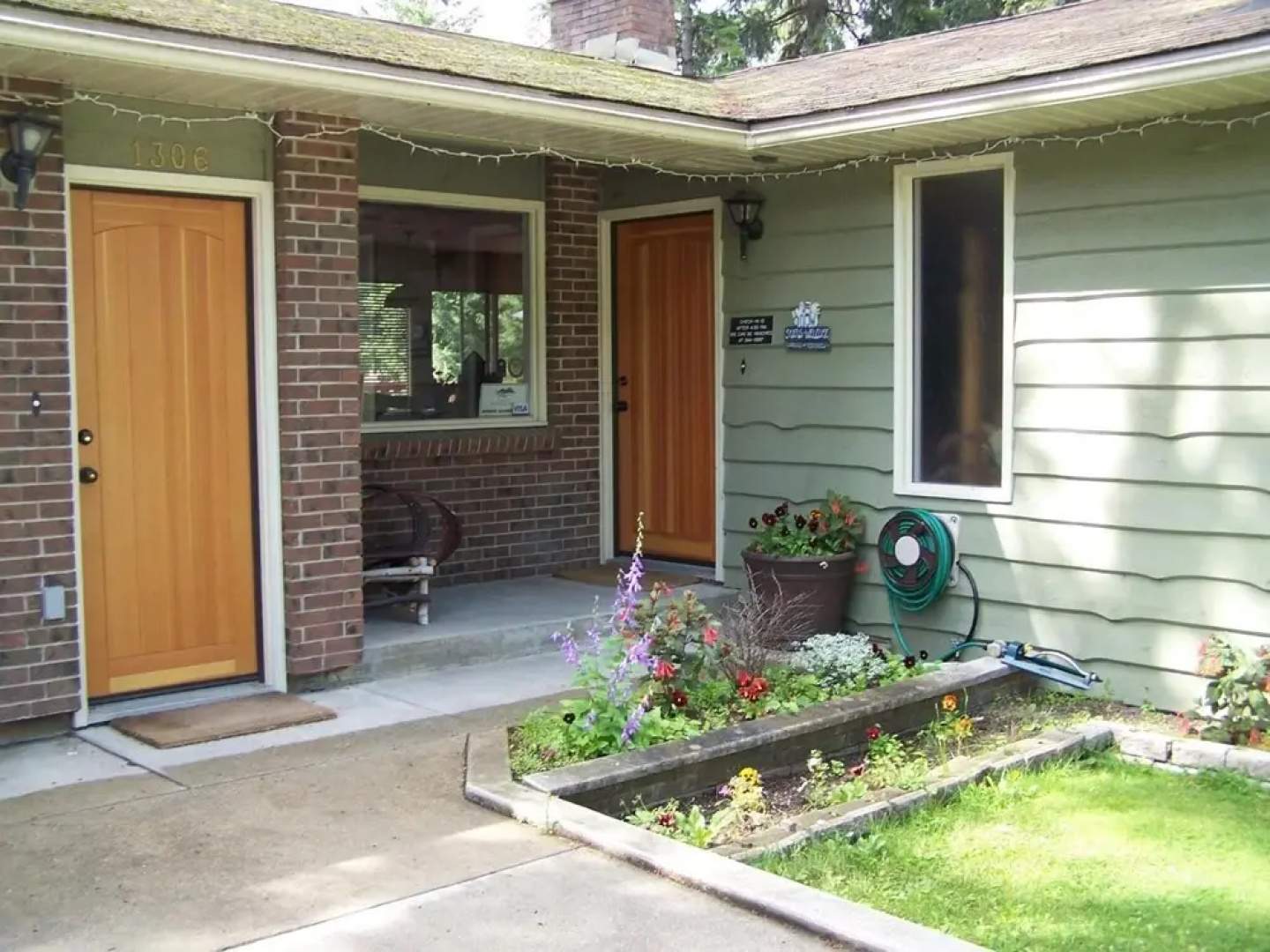 Auberge Kicking Horse Guest House
