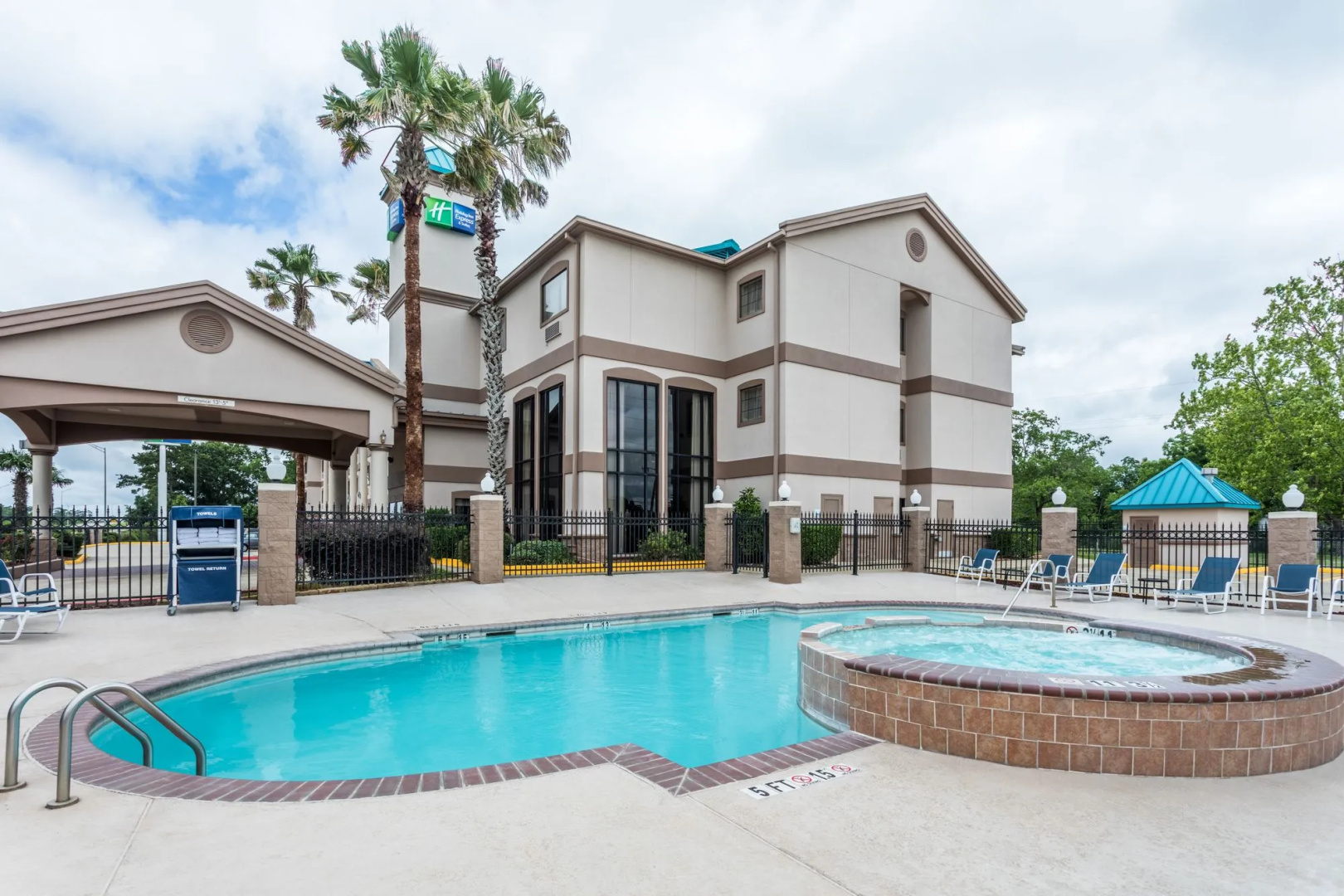 Holiday Inn Express Hotel & Suites Lake Charles by IHG