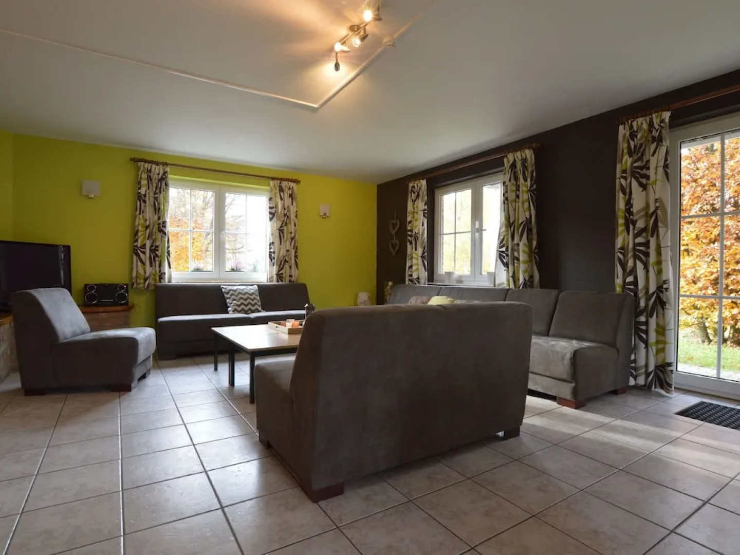 Modern Holiday Home in Robertville with Garden