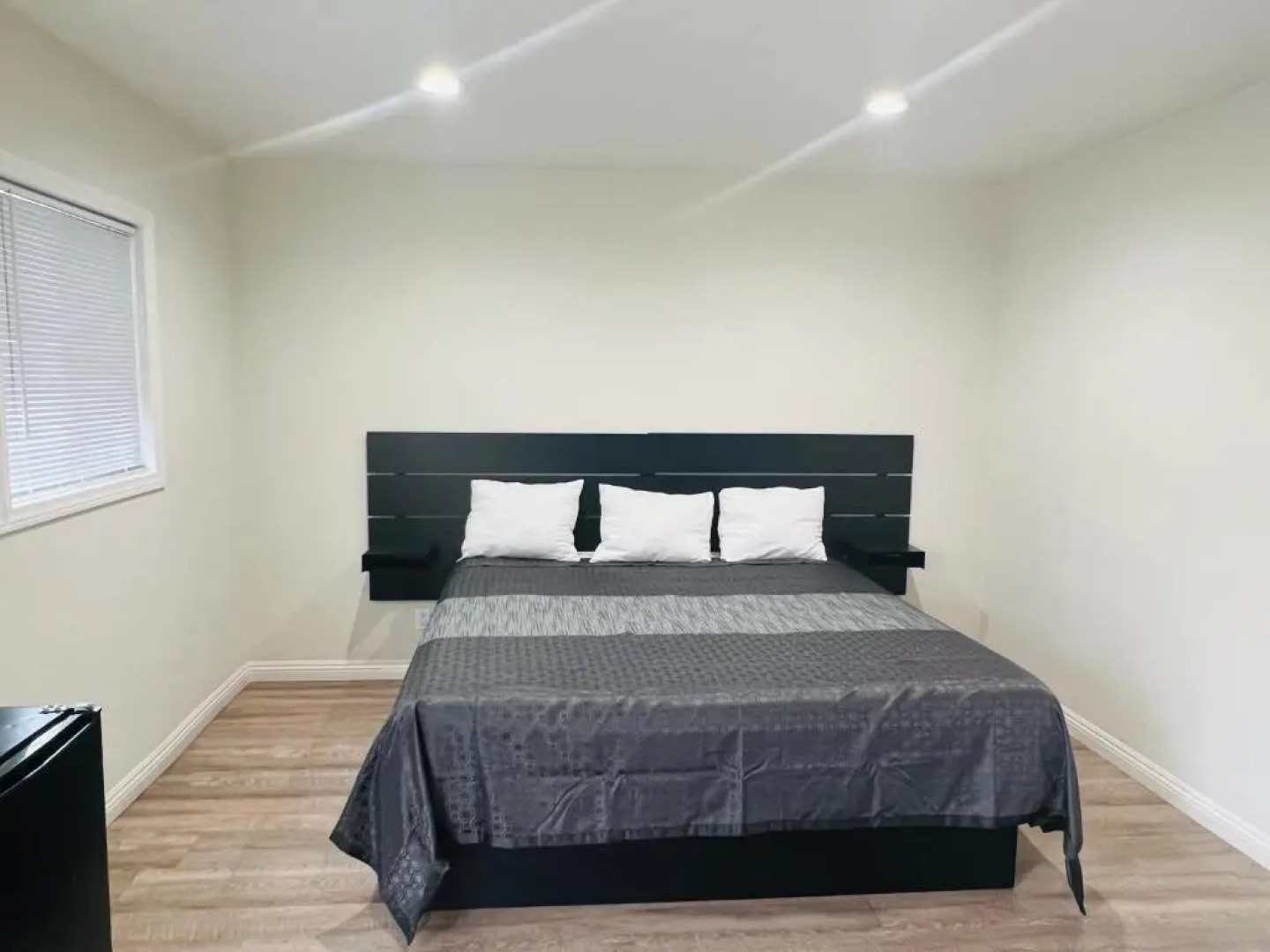 Holly Park Motel near LAX