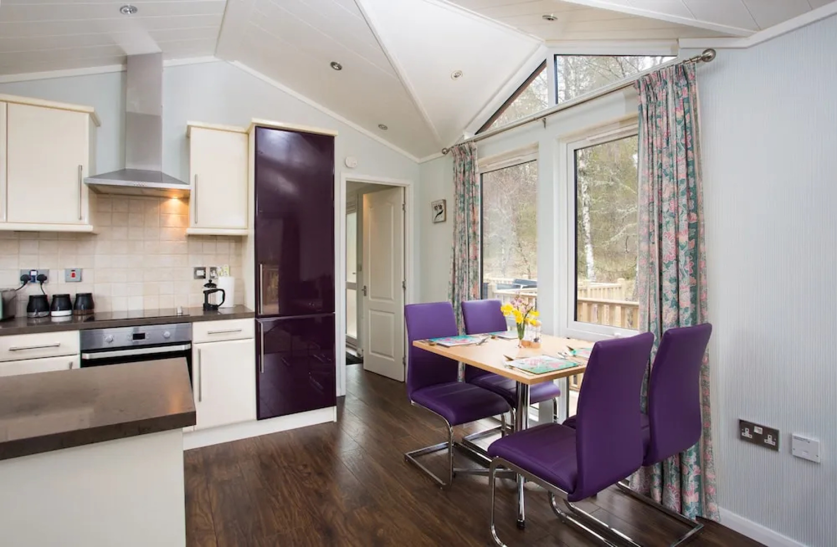 Beautiful 2-bed Chalet + Hot Tub Near Strathpeffer