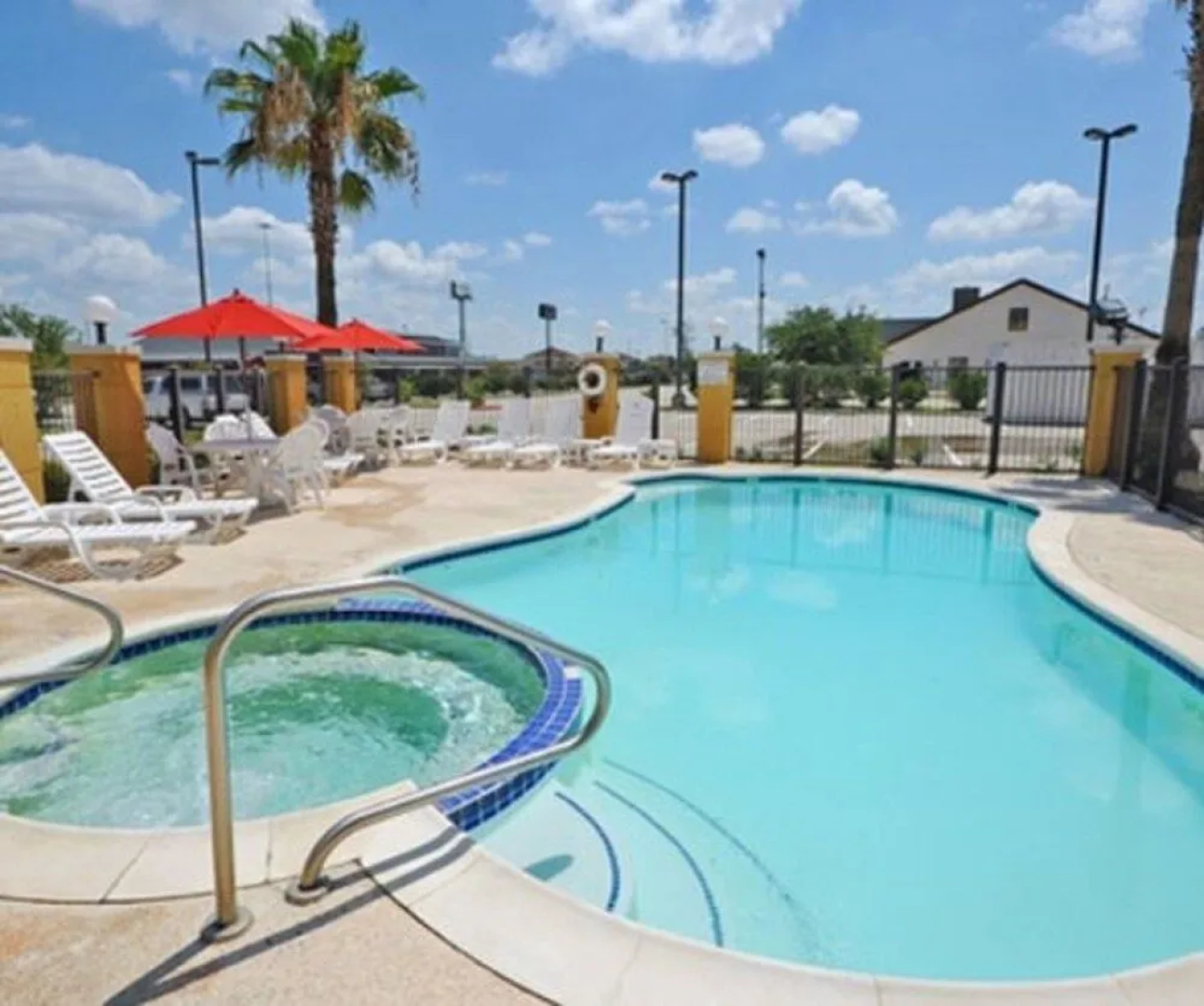Baymont Inn & Suites by Wyndham The Woodlands