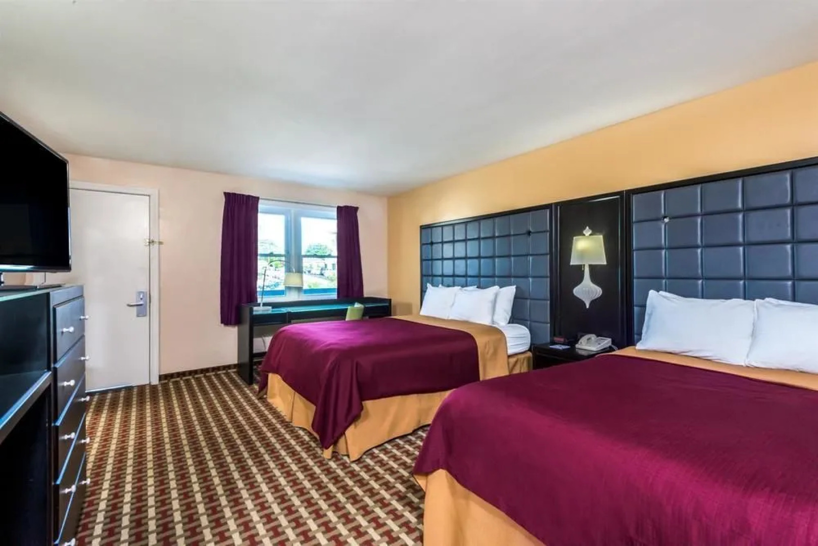 Days Inn by Wyndham Middletown Newport Area