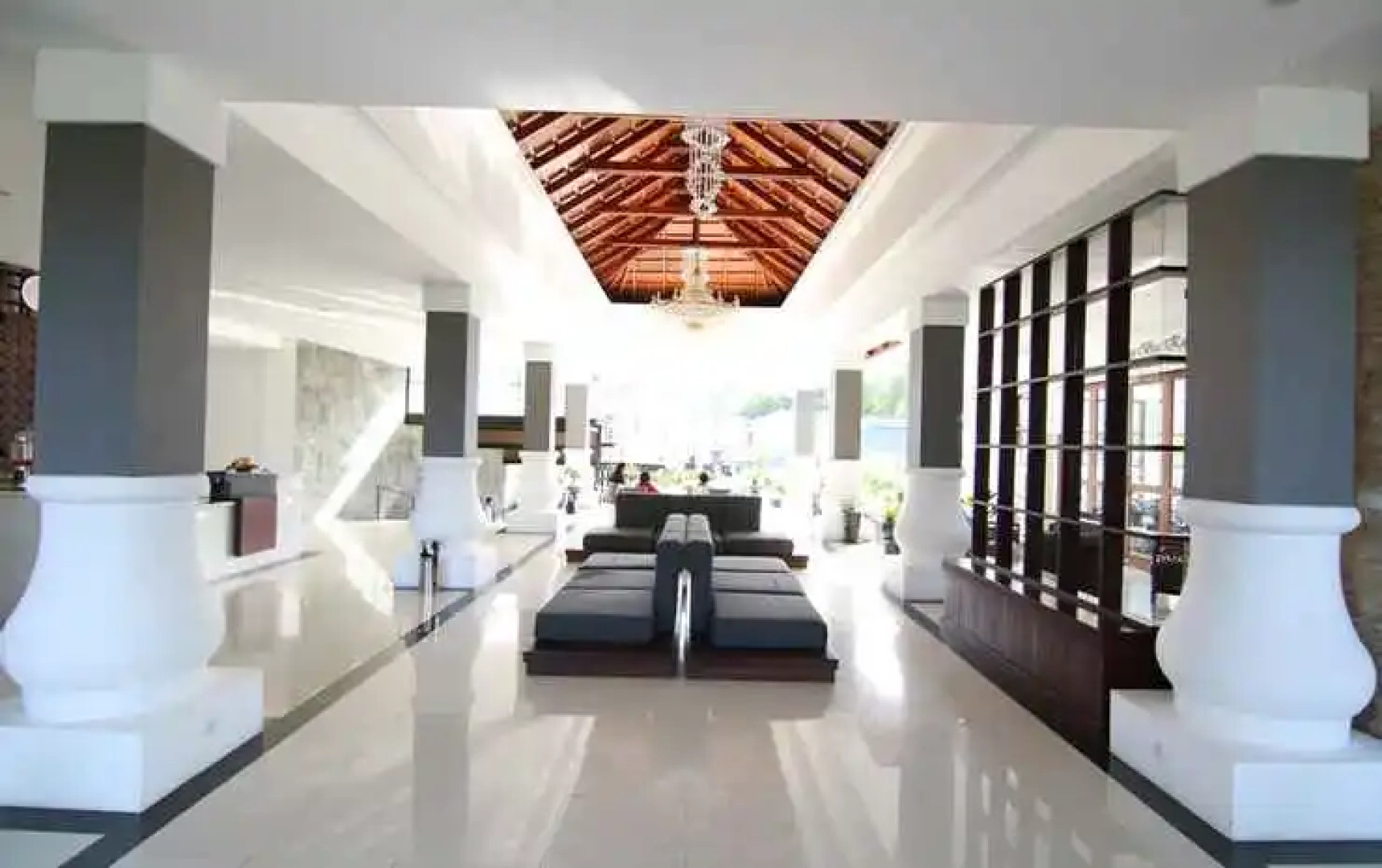 Grand Master Villa Tomohon