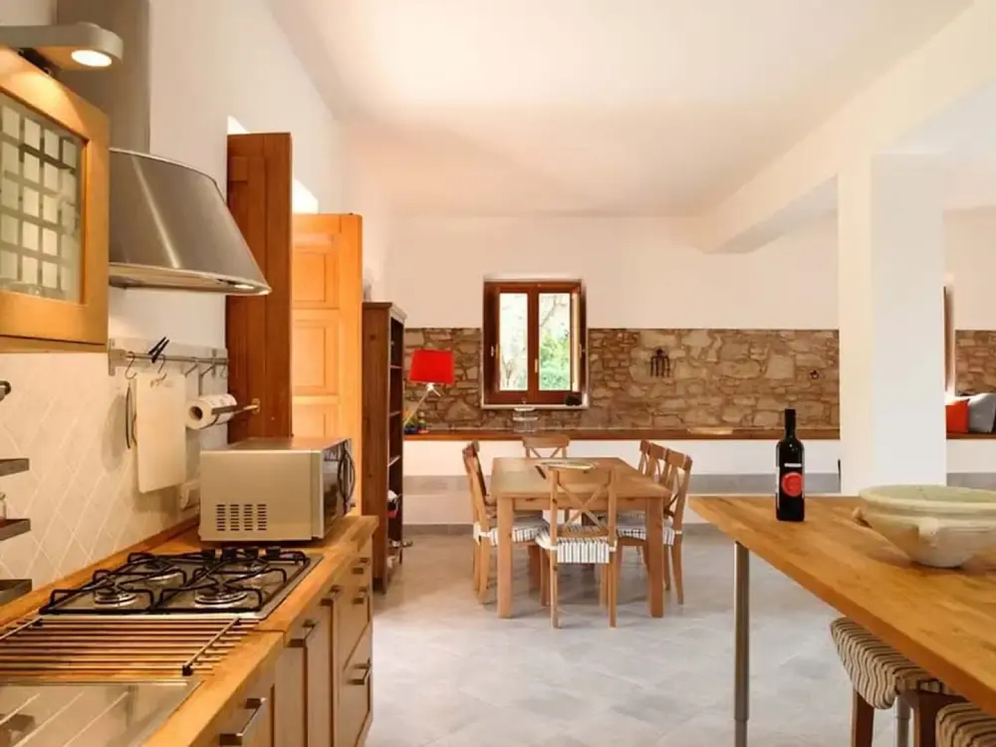 Detached Villa in an Excellent Location Near the Sea