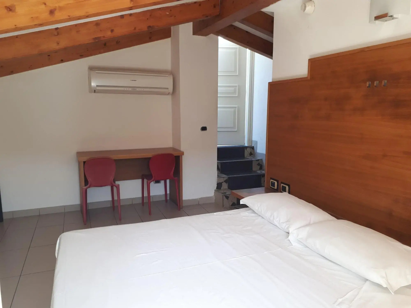 Seven Hostel