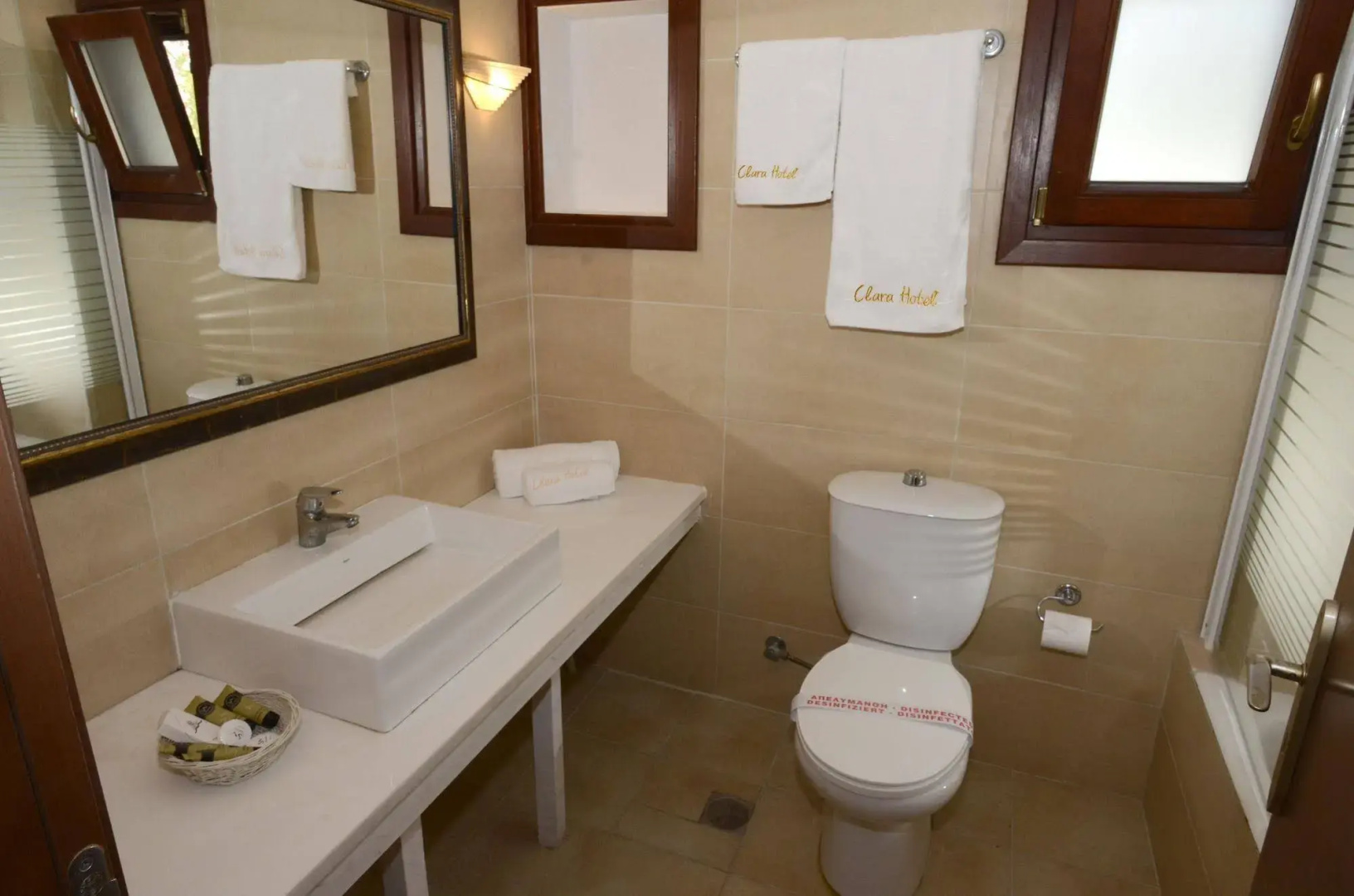 Clara Hotel