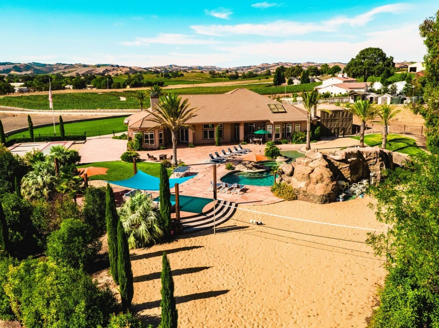 The Mermaid by AvantStay | Prvt Estate w/Swim-Up Bar, Volleyball Crt | Sleeps 14