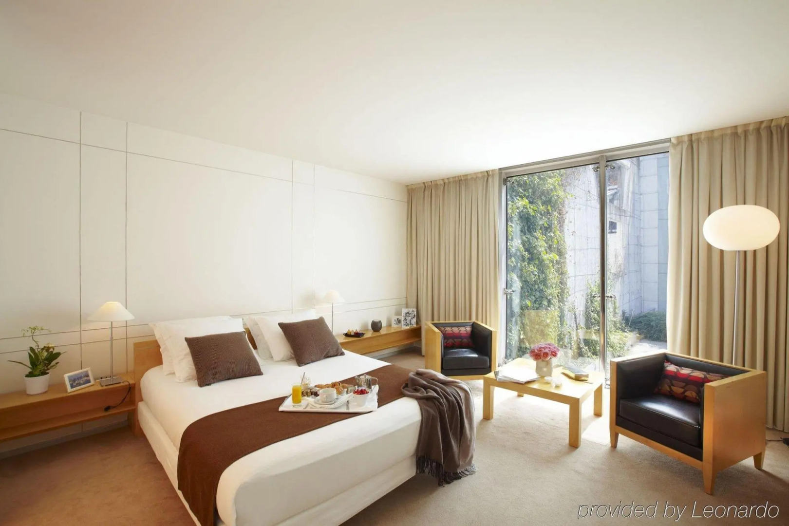 La Clef Tour Eiffel Paris by The Crest Collection