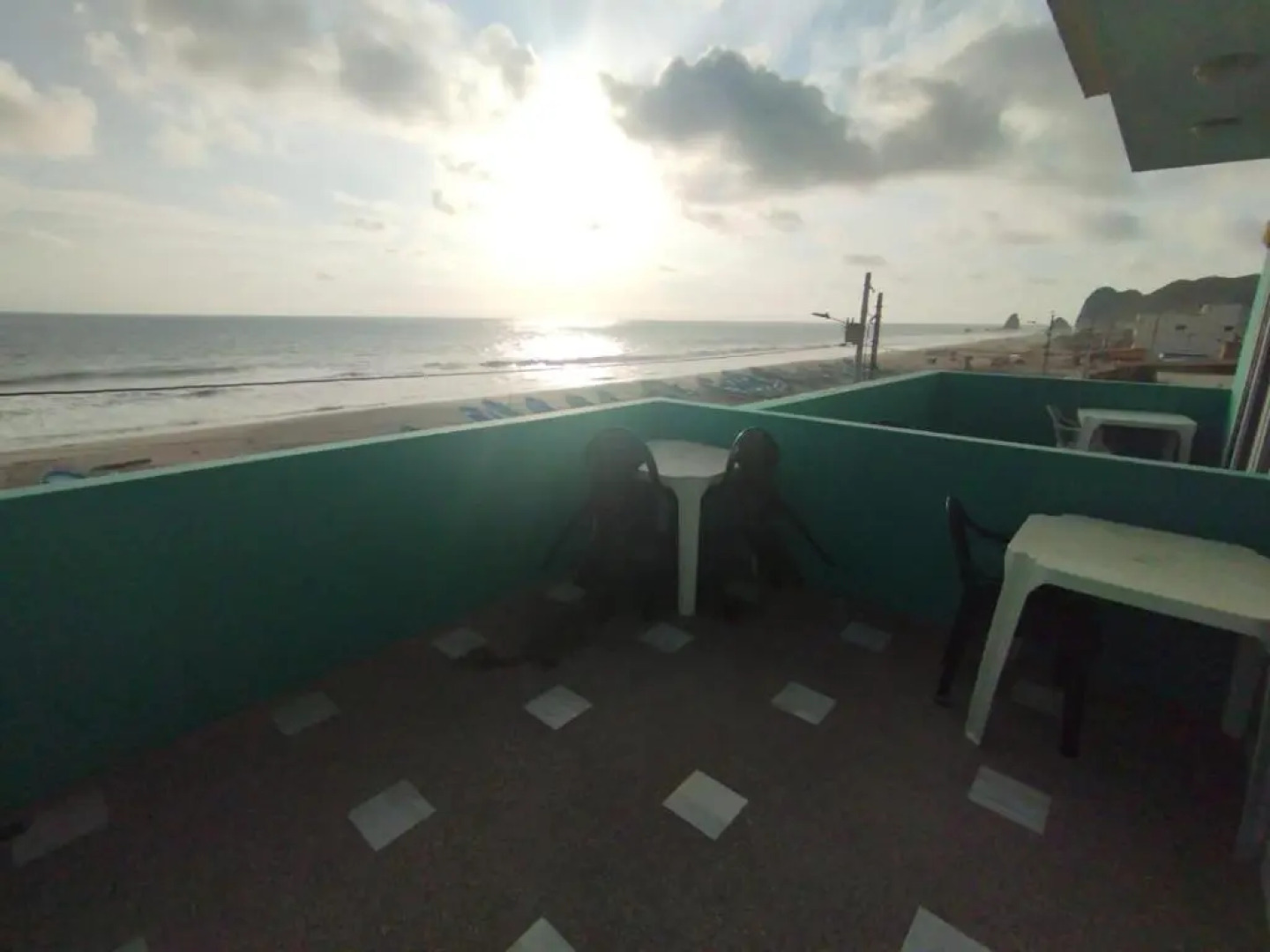 The Lookout Beach Hotel