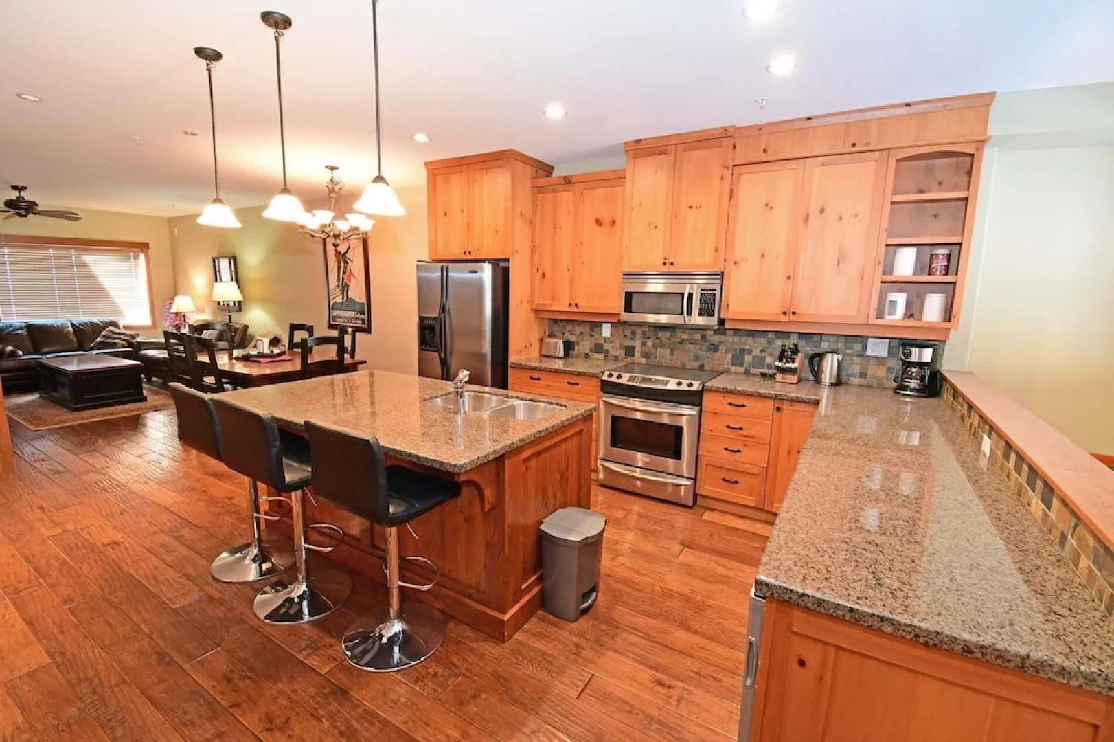 Towering Pines Chalet - Comfortable and Cozy Chalet with Spectacular Views