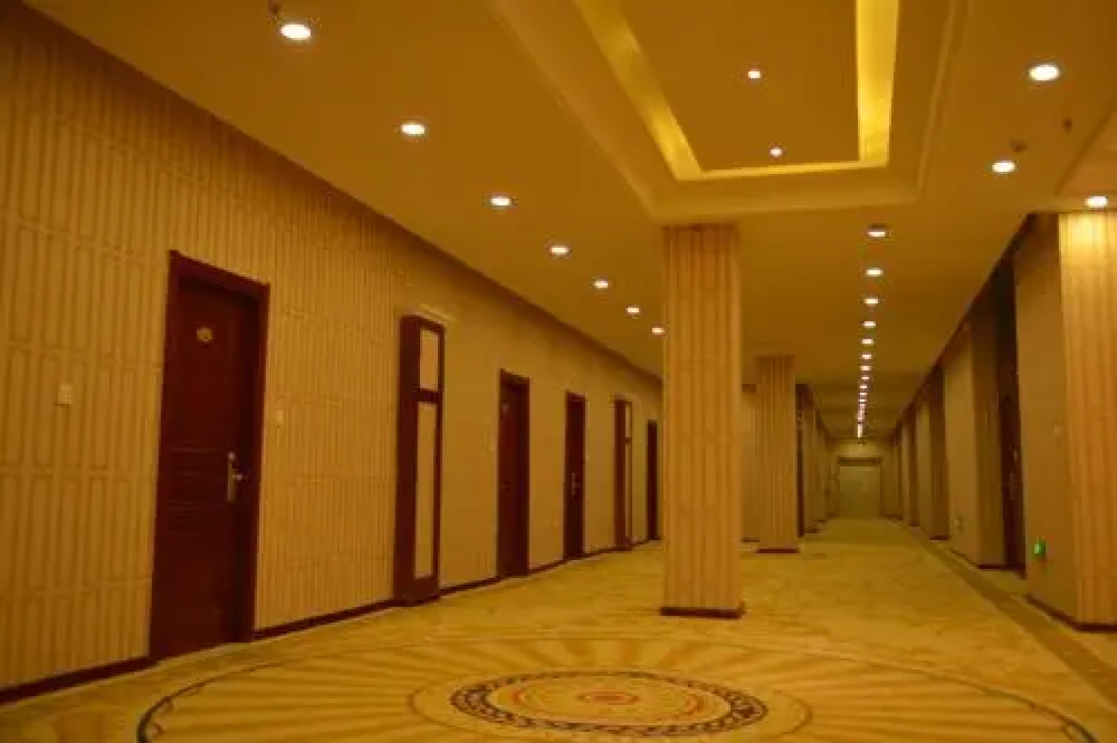 Xiushan International Hotel Bidebao Art Square