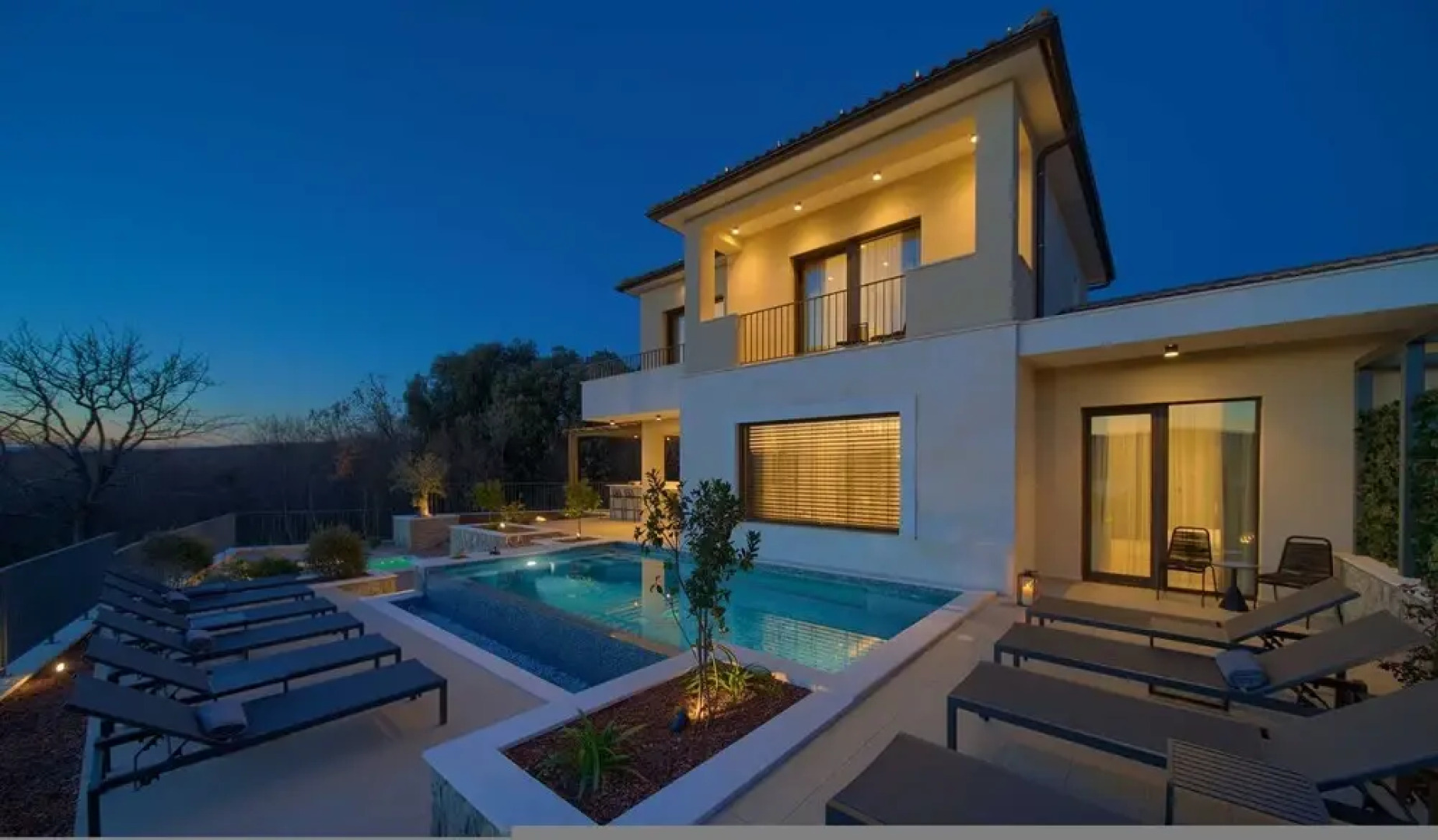 Villa Lady With Heated Pool Jacuzzi and Sauna