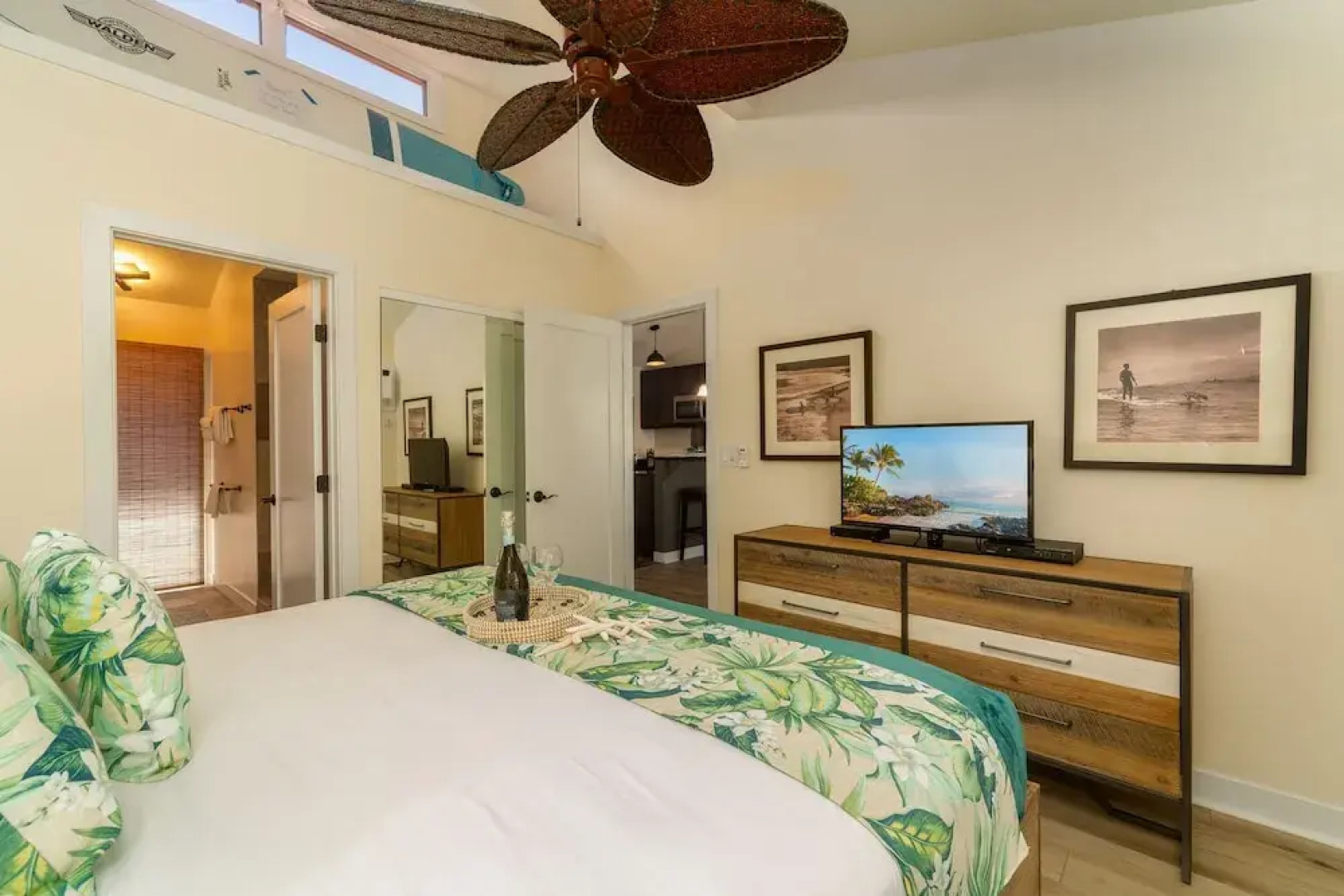 Aina Nalu 2bd/2ba 2 Bedroom Condo by Redawning