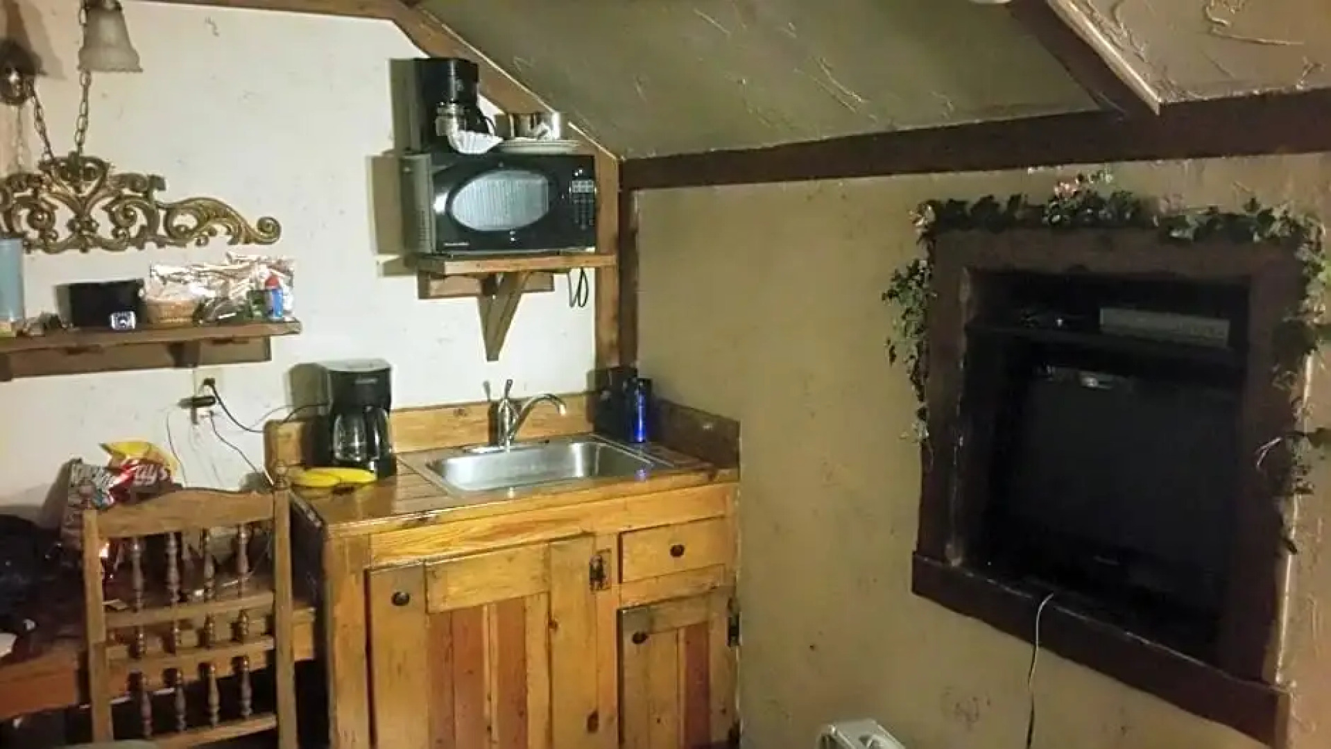 Castle Wood Theme Cottages- COUPLES ONLY