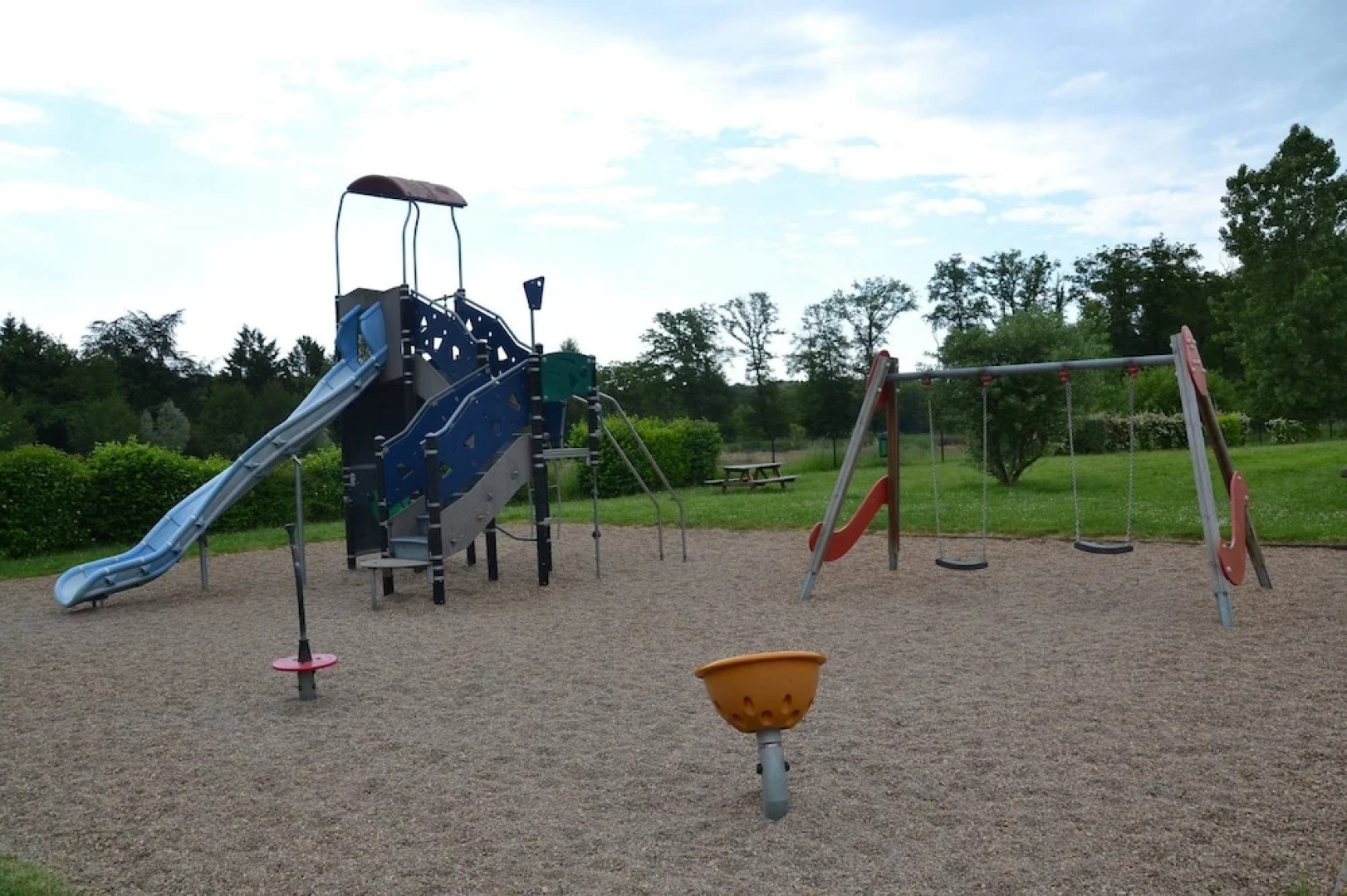 Bungalow With 2 Bedrooms in Onzain, With Terrace