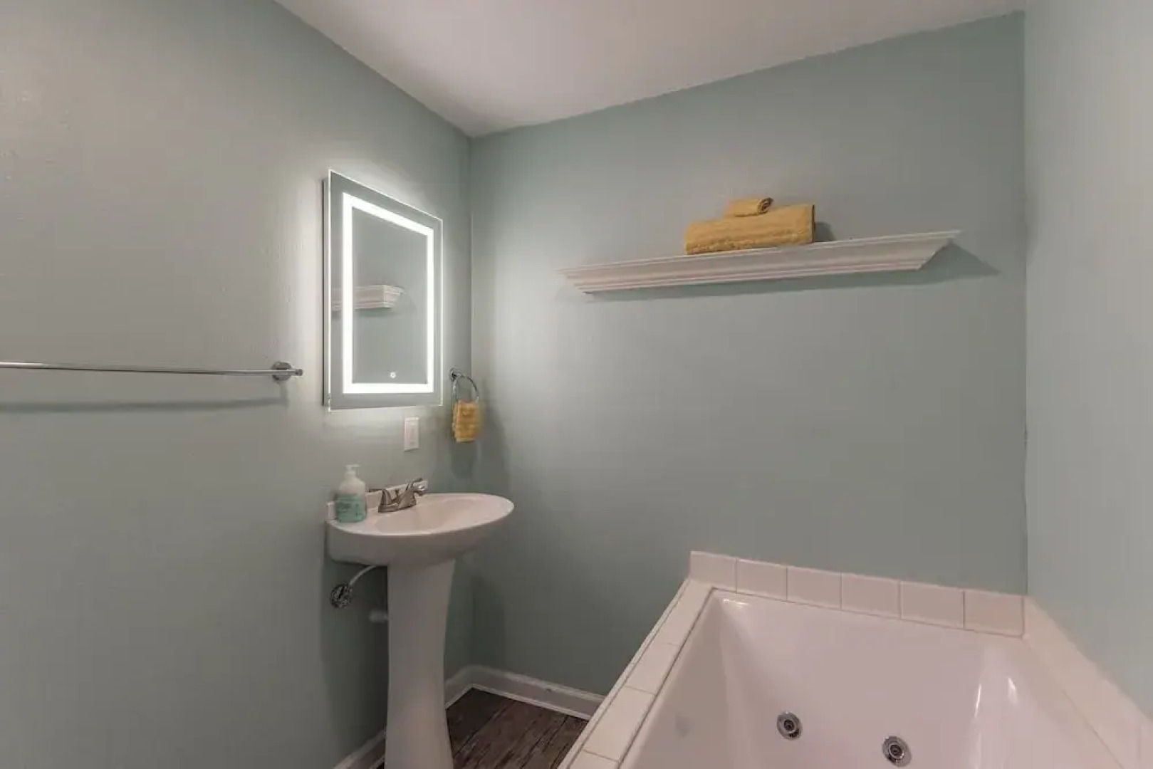 Quiet And Comfy Studio Apartment In South Bend, Minutes From Notre Dame! Pet Friendly! Apts