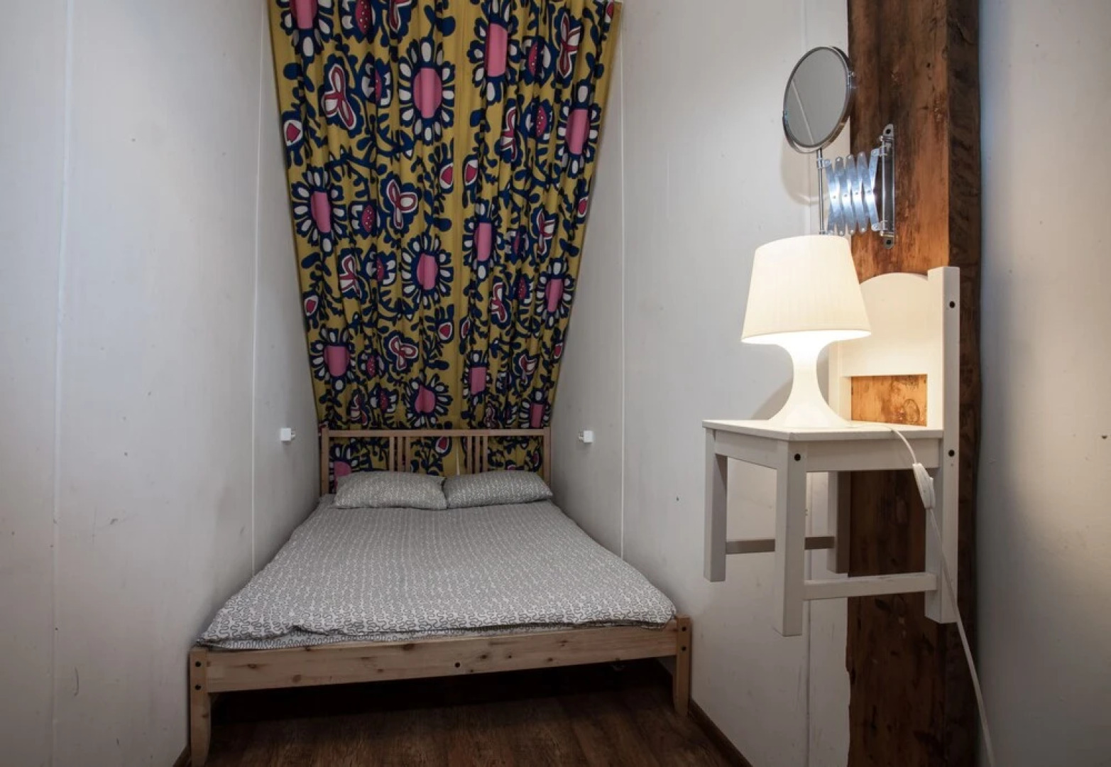 Hostel Petya and the Wolf - V.O.