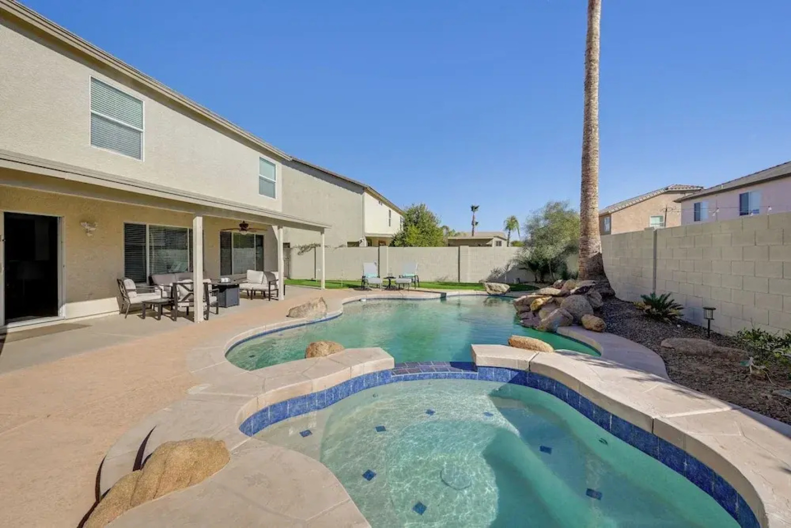 Putting Green, Pool & Spa: Home in Queen Creek!