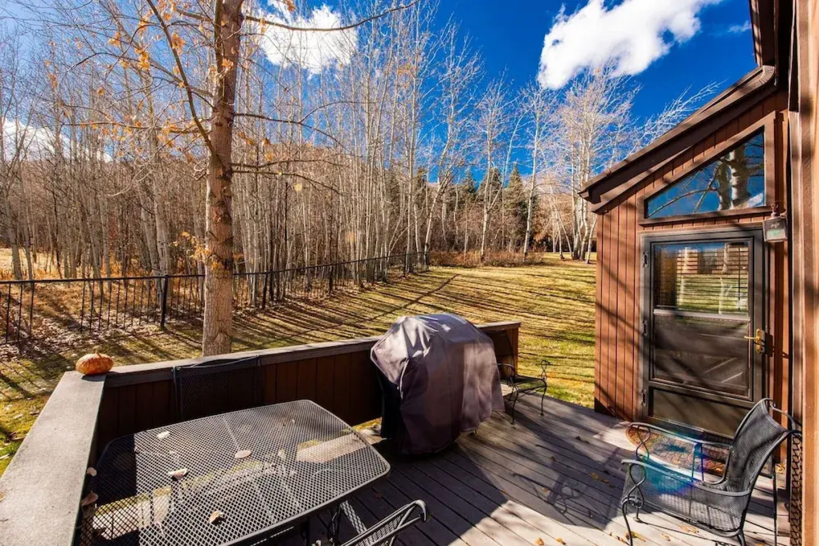 Three Kings Condo Near the Lifts by RedAwning