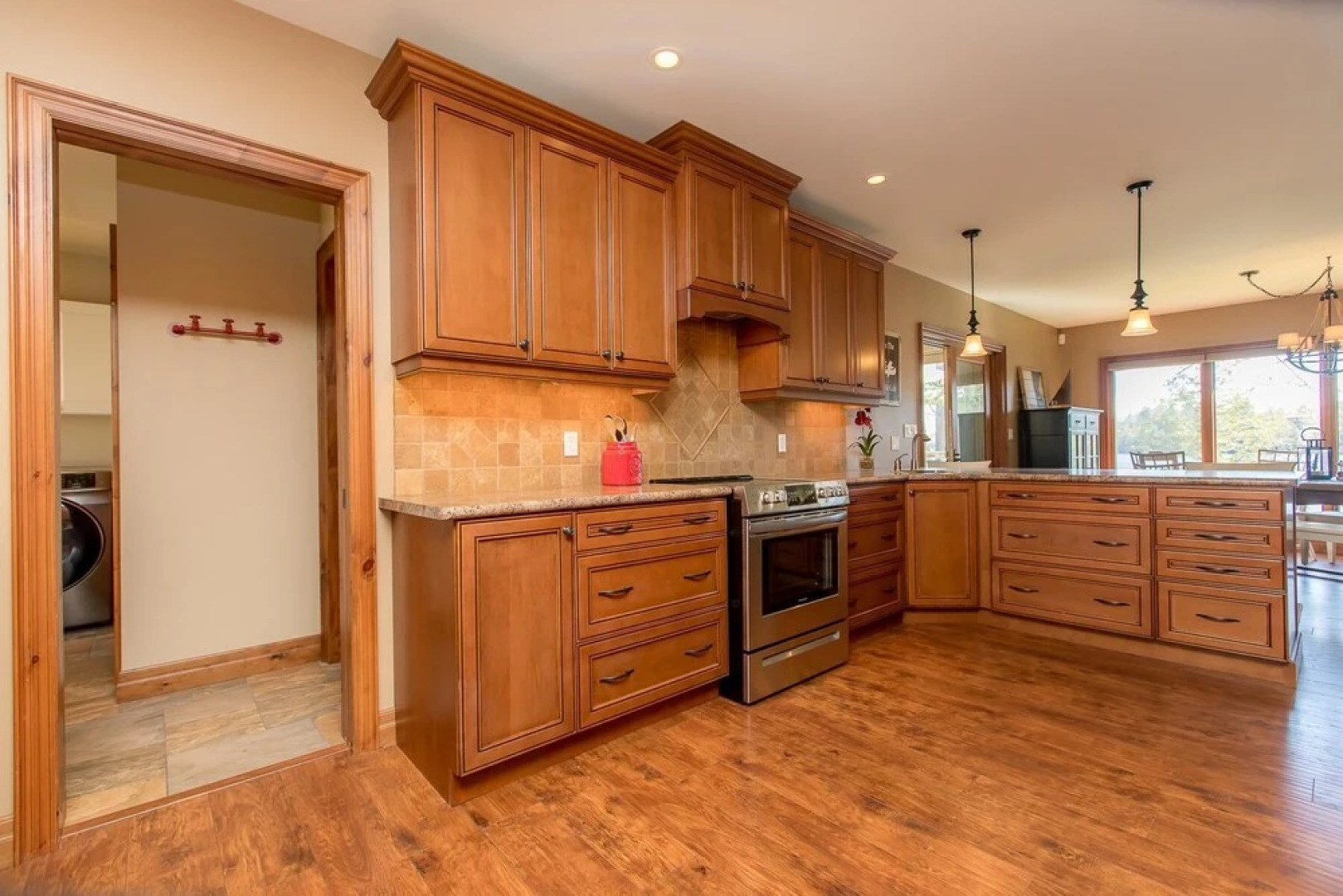 Endless Summers ~ Fabulous oasis with a designer’s touch!