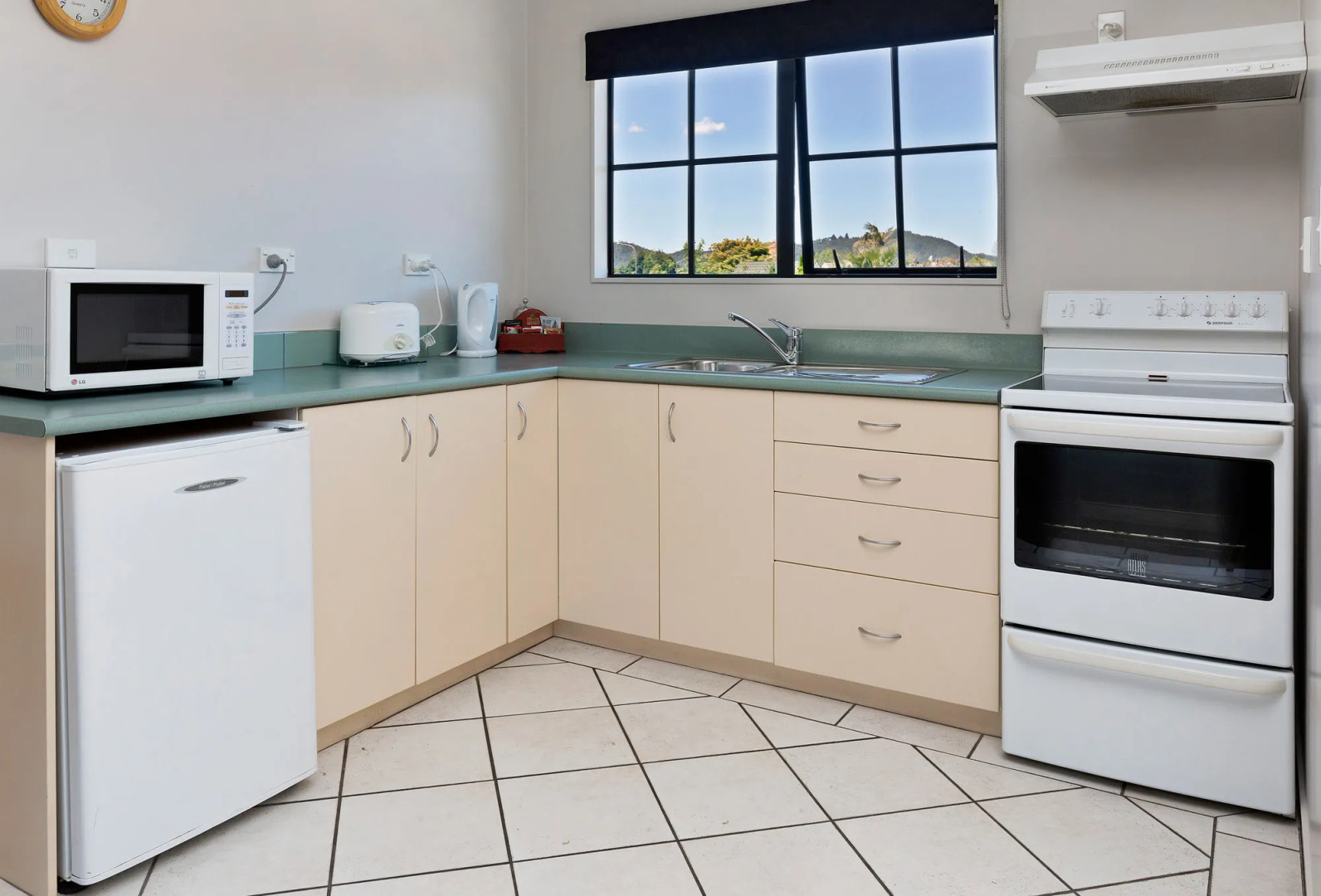 Kingswood Manor Motel