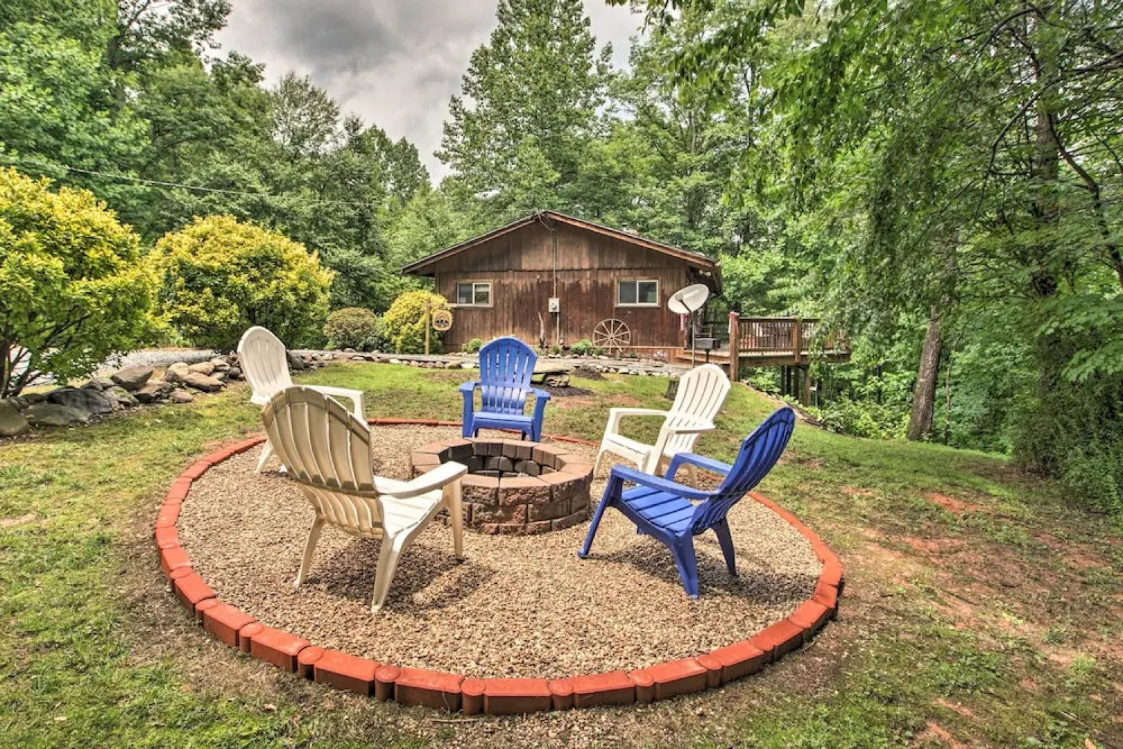 Secluded Stanardsville Cabin w/ 10 Acres & Hot Tub