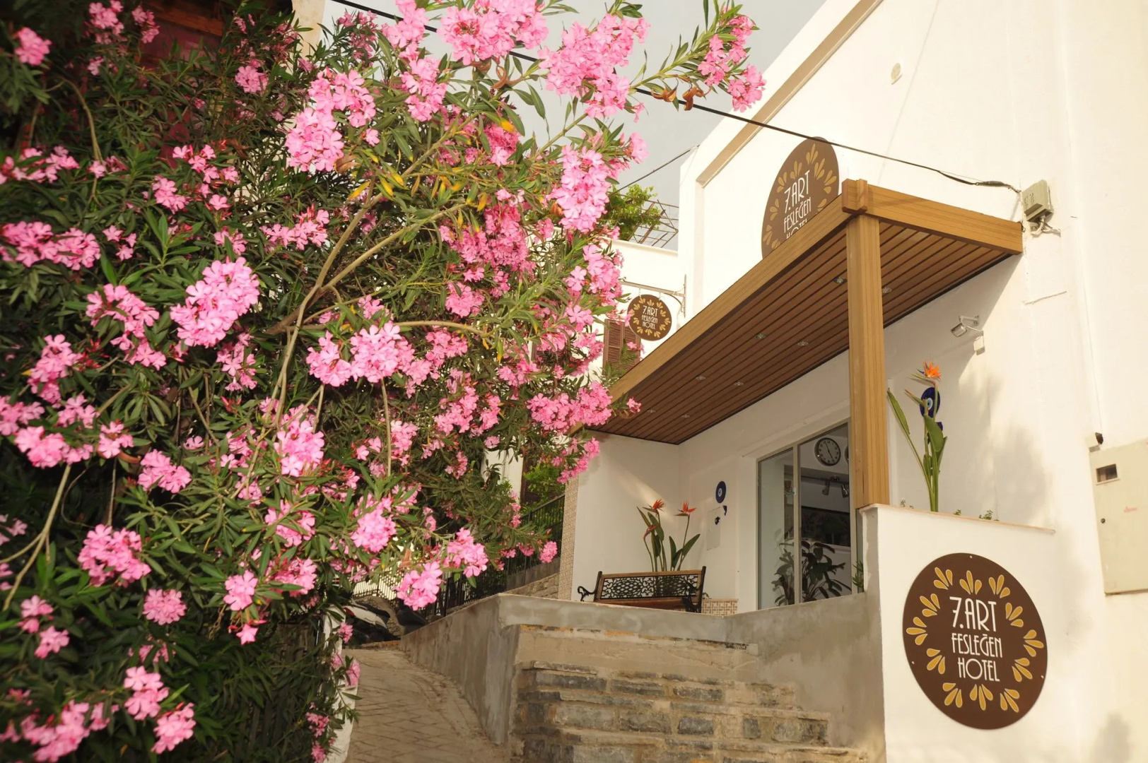 7. Art Feslegen Hotel