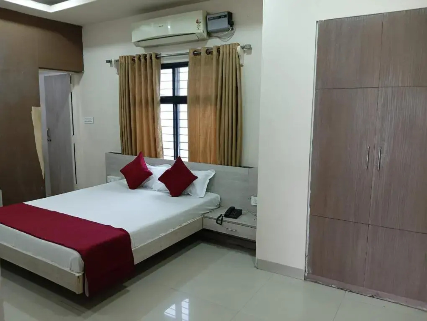 Tirupati Palace Hotel