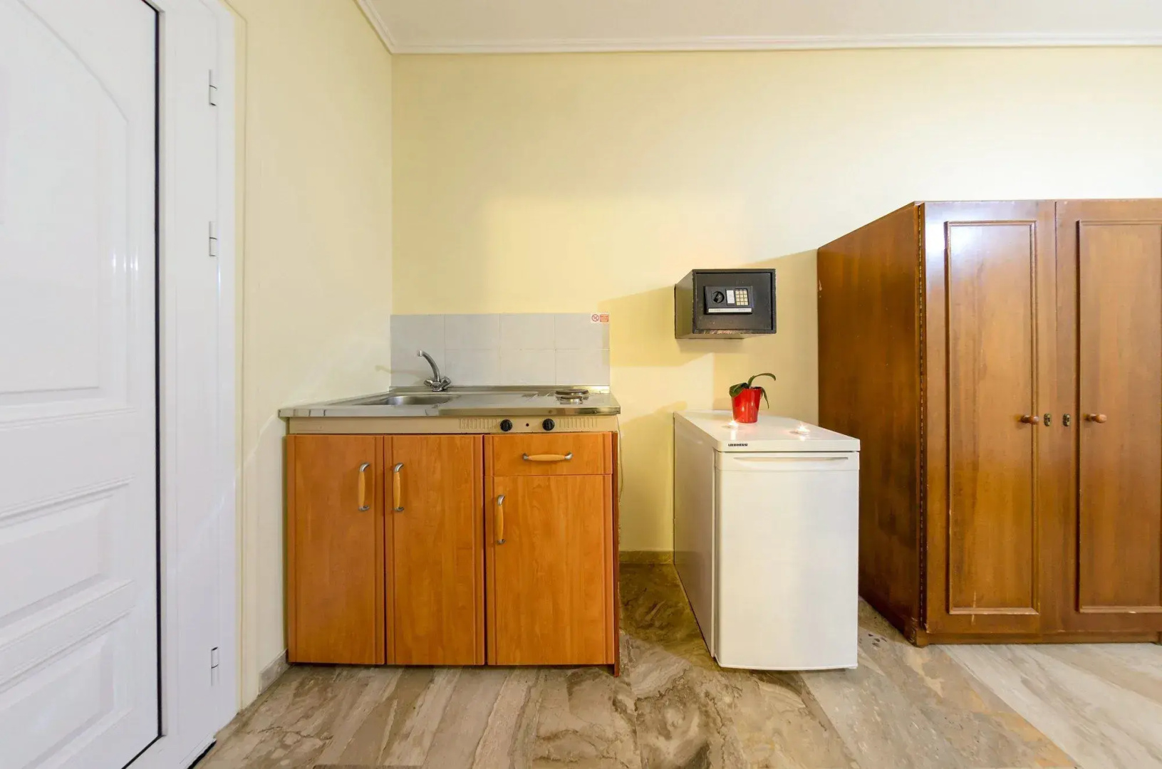 Borsalino Studios & Apartments