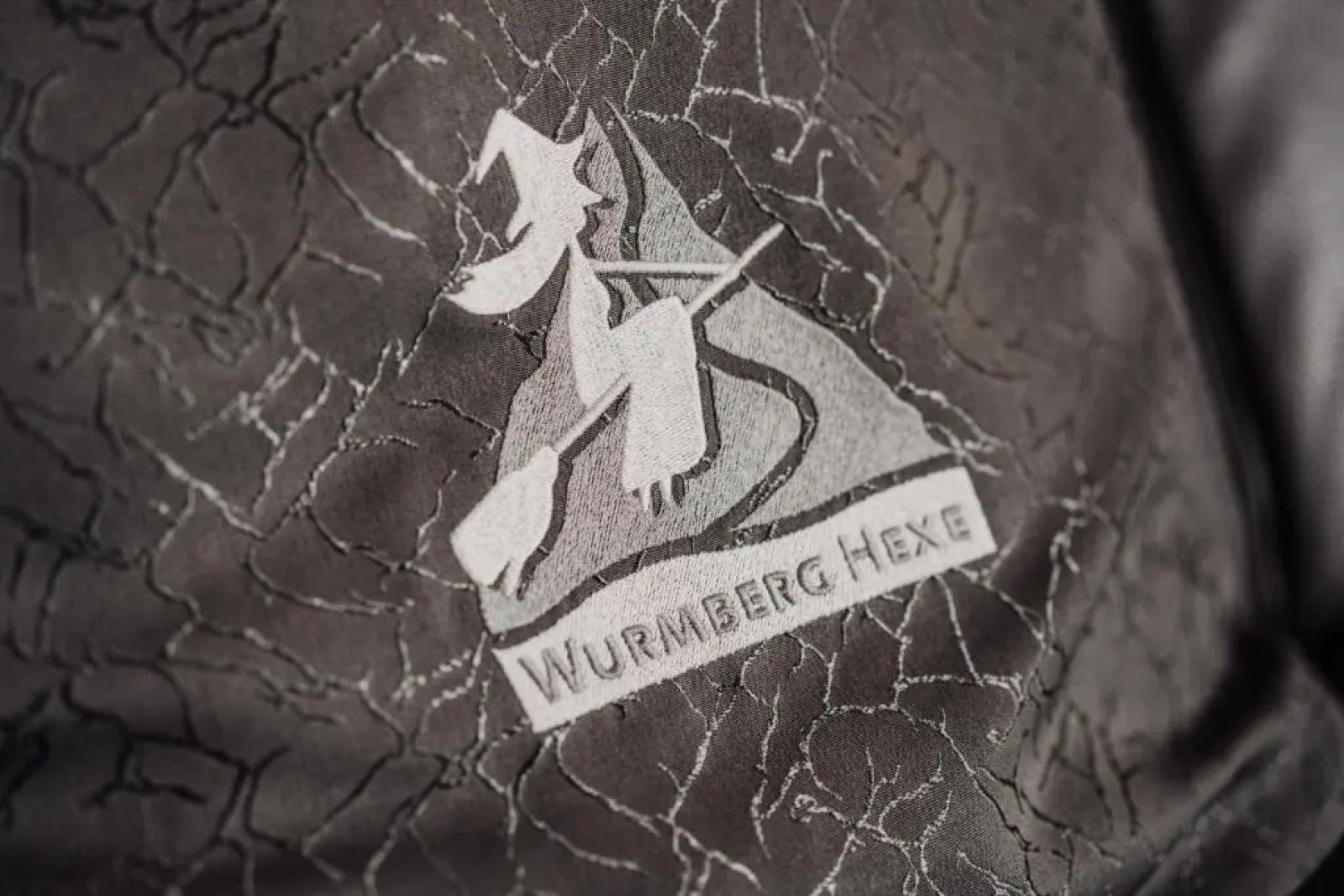 Wurmberg Hexe mit Blick auf den Wurmberg