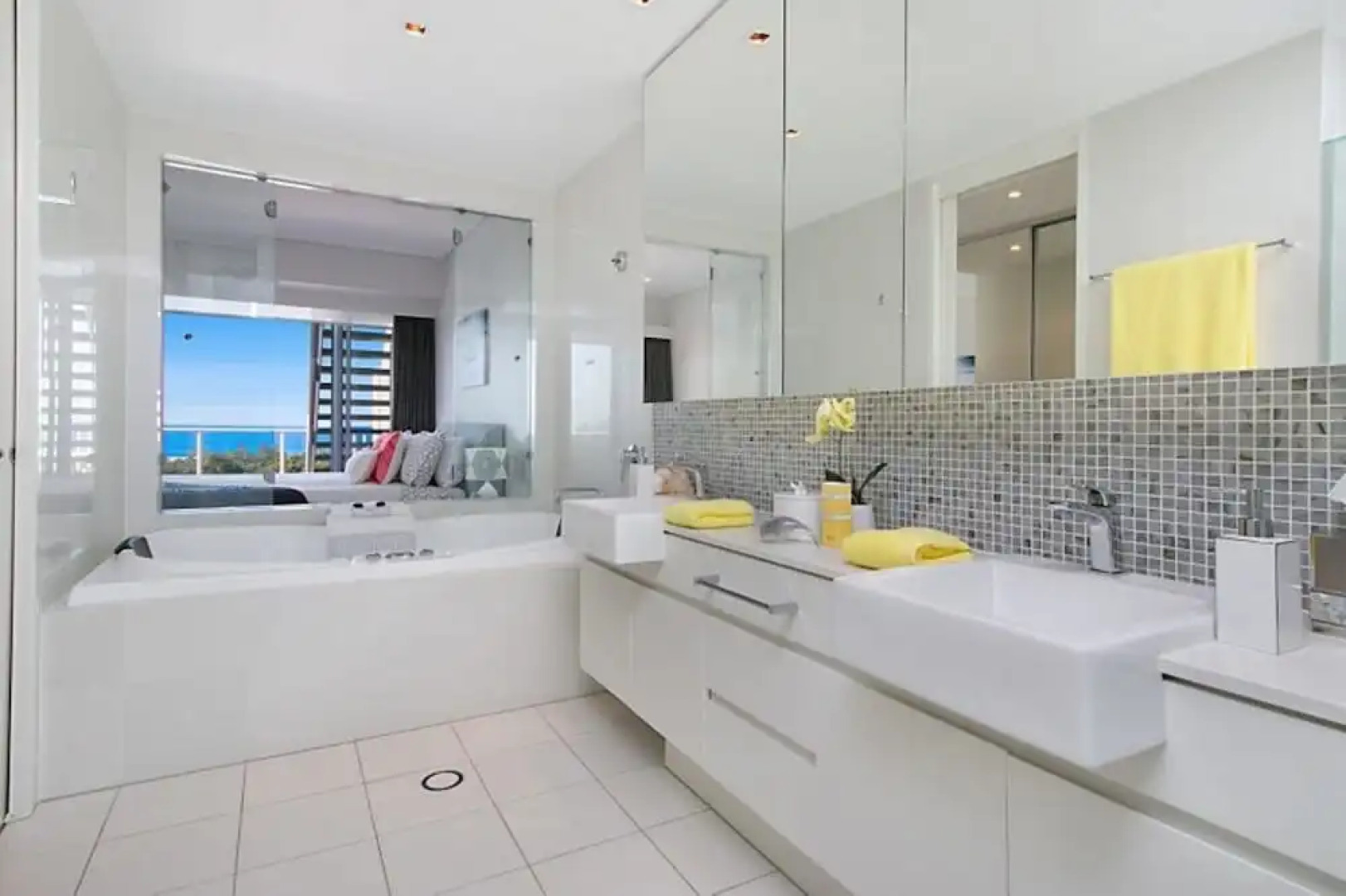 Luxury Bale Penthouse & Jacuzzi Spa 1328 North Culture