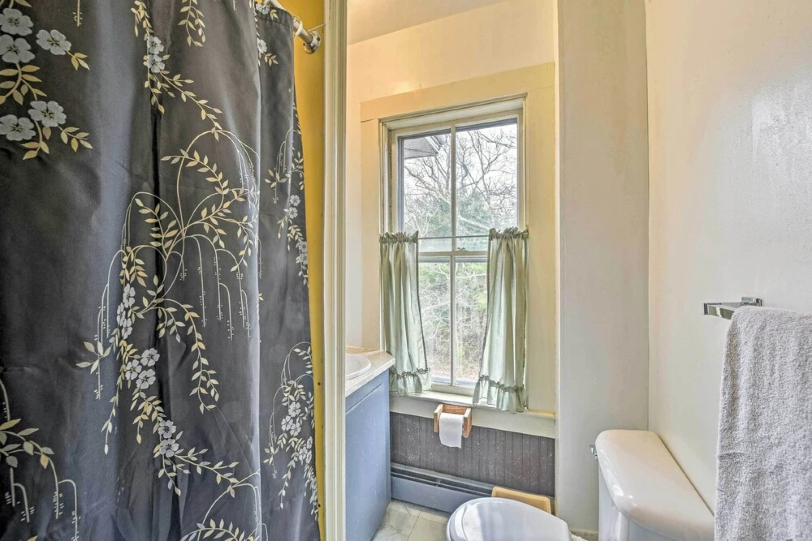 Apt on Vineyard Haven Near Nantucket Sound!