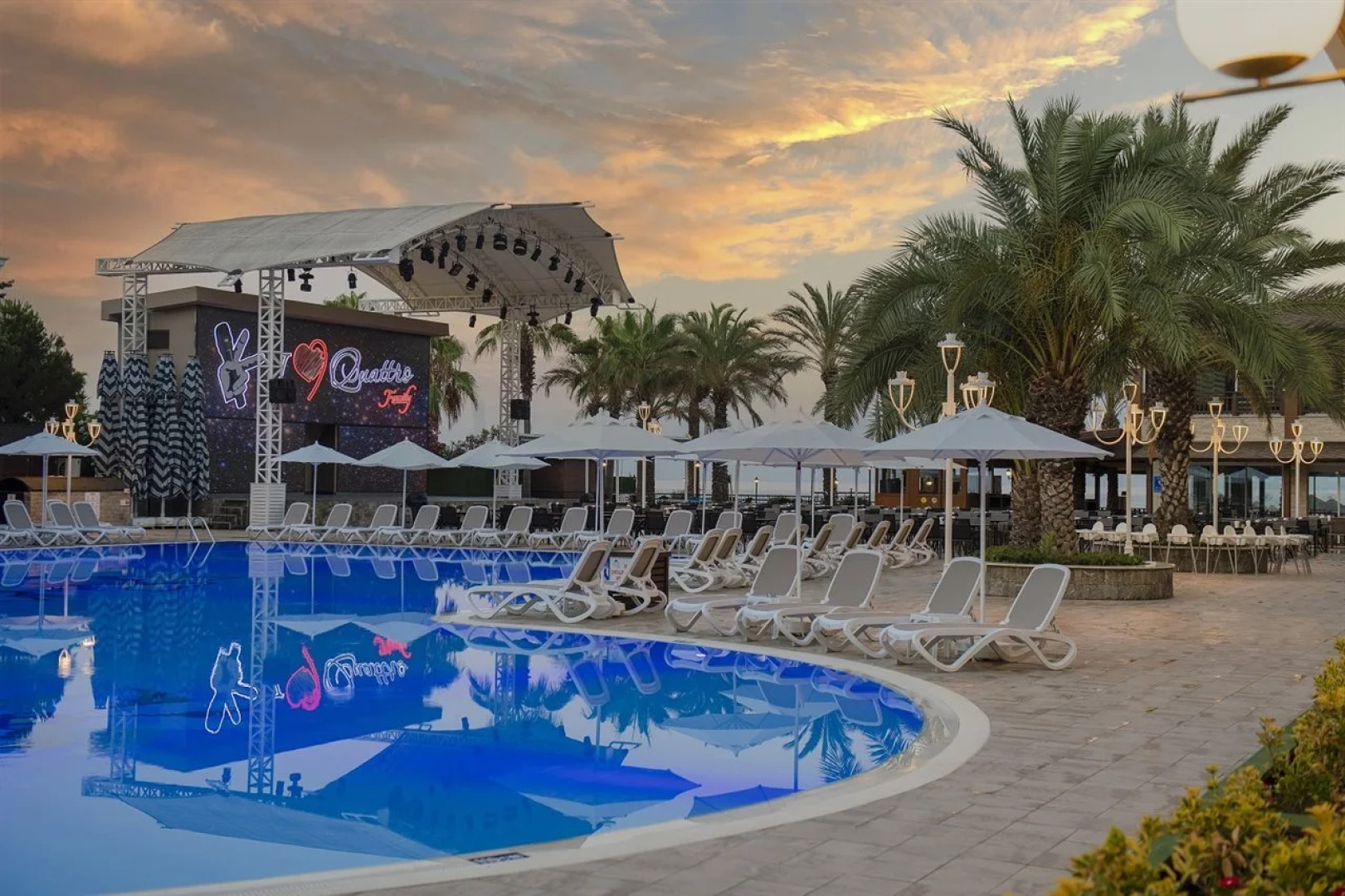 Quattro Beach Spa & Resort Hotel