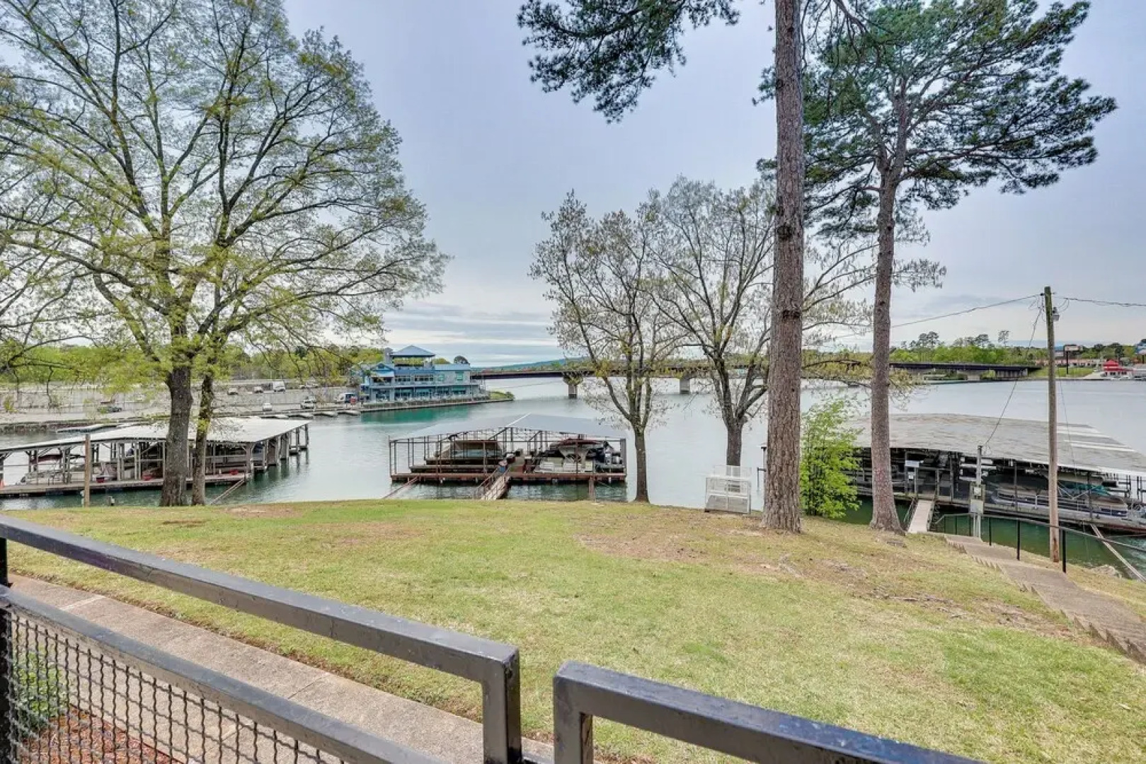 Rorys Roost Hot Springs Condo on Lake Hamilton!