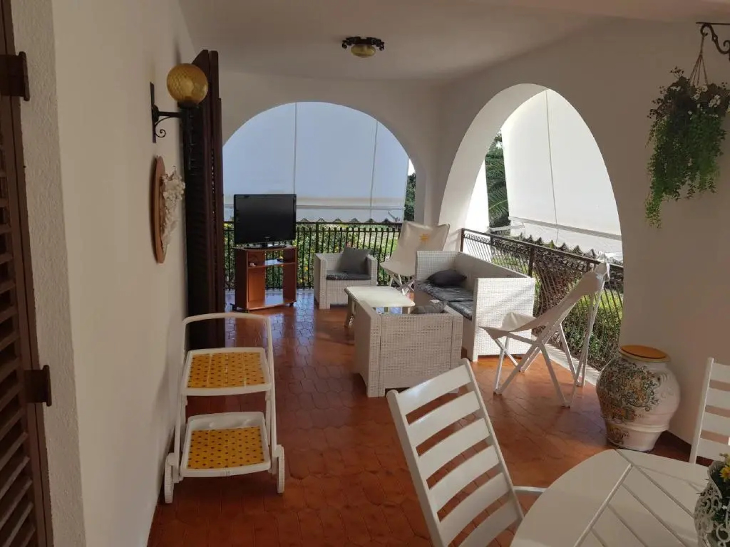 Villa del Golfo Urio with swimming pool shared by the two apartments