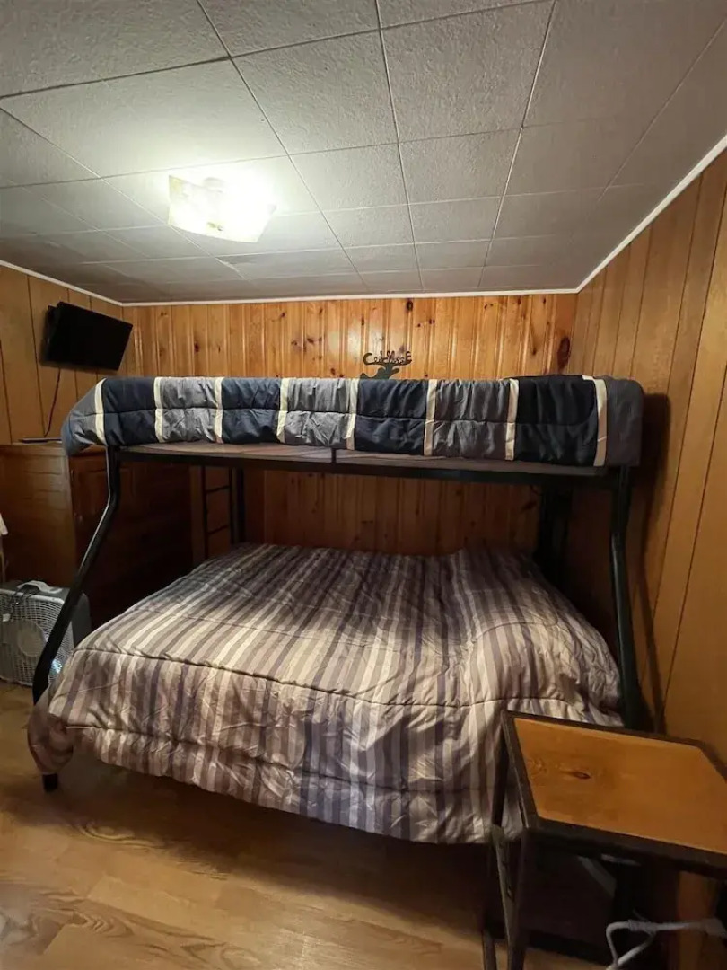 Moosey On Inn Limit 8 2 Bedroom Cottage by RedAwning