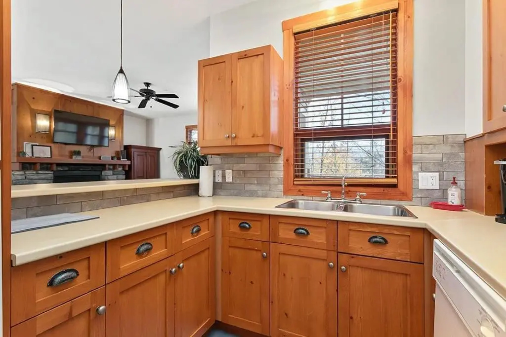 Les Eaux 225-1 by Escapades Tremblant