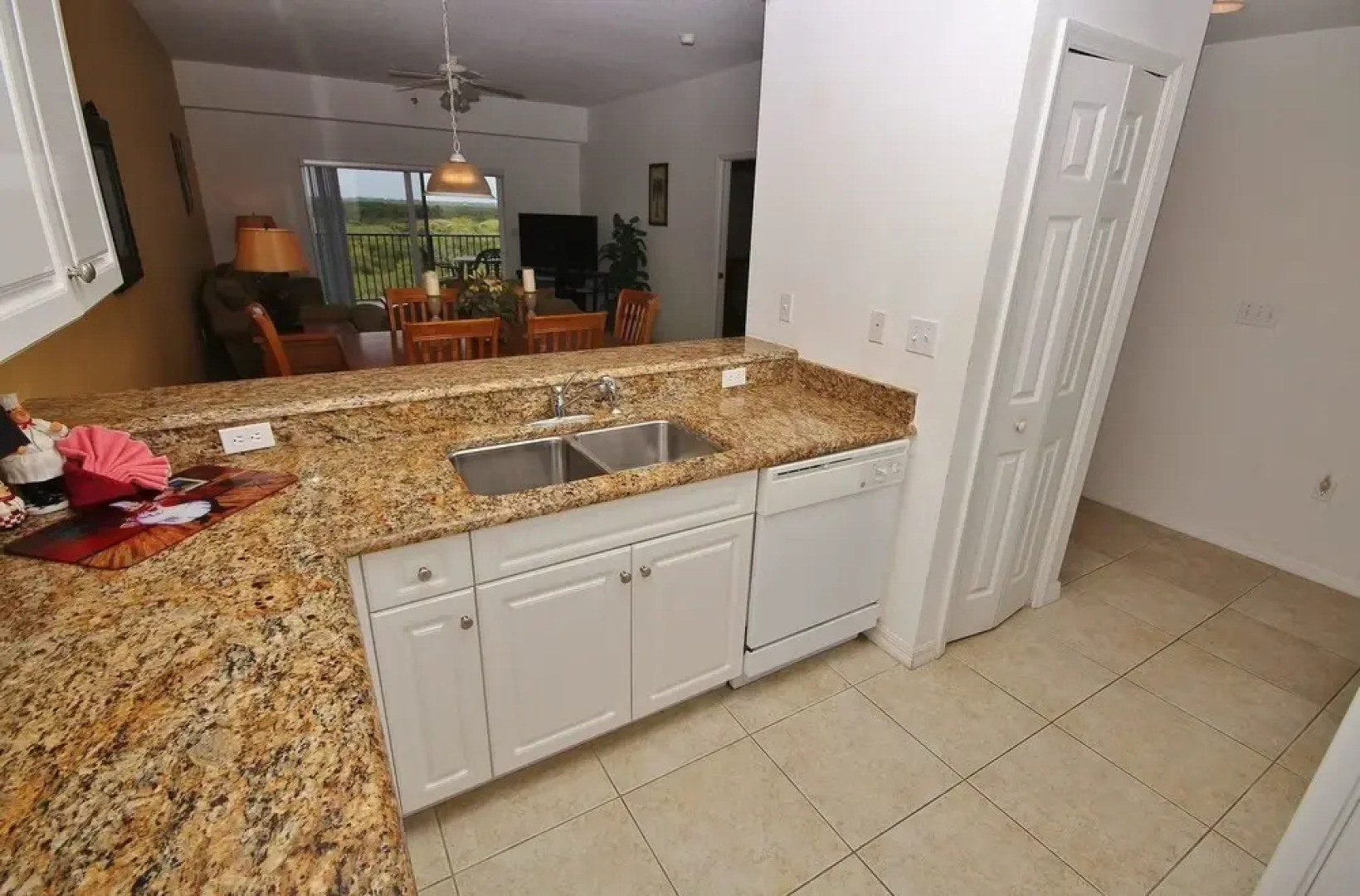 Oceanwalk 9-503 Apartment 3