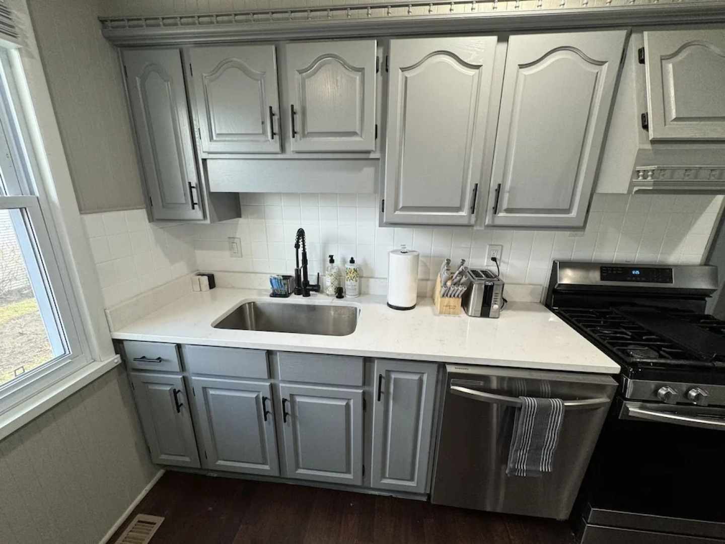 Spacious Retreat Near Convention Centers 4 Bedroom Home by RedAwning