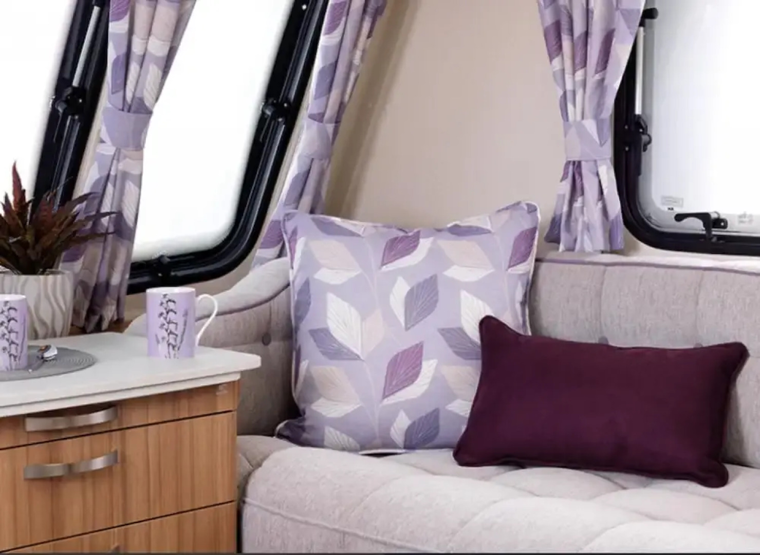 Stayzo Caravan - With Great Access to Local Attractions - With Free Wi-fi in the Chiltern Hills